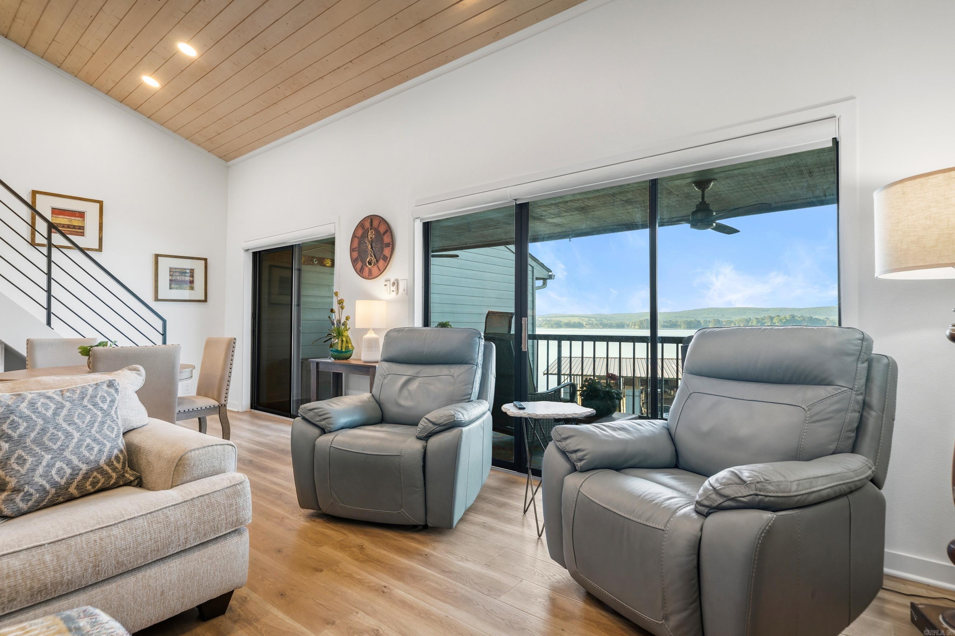 POINT LOOKOUT - Residential