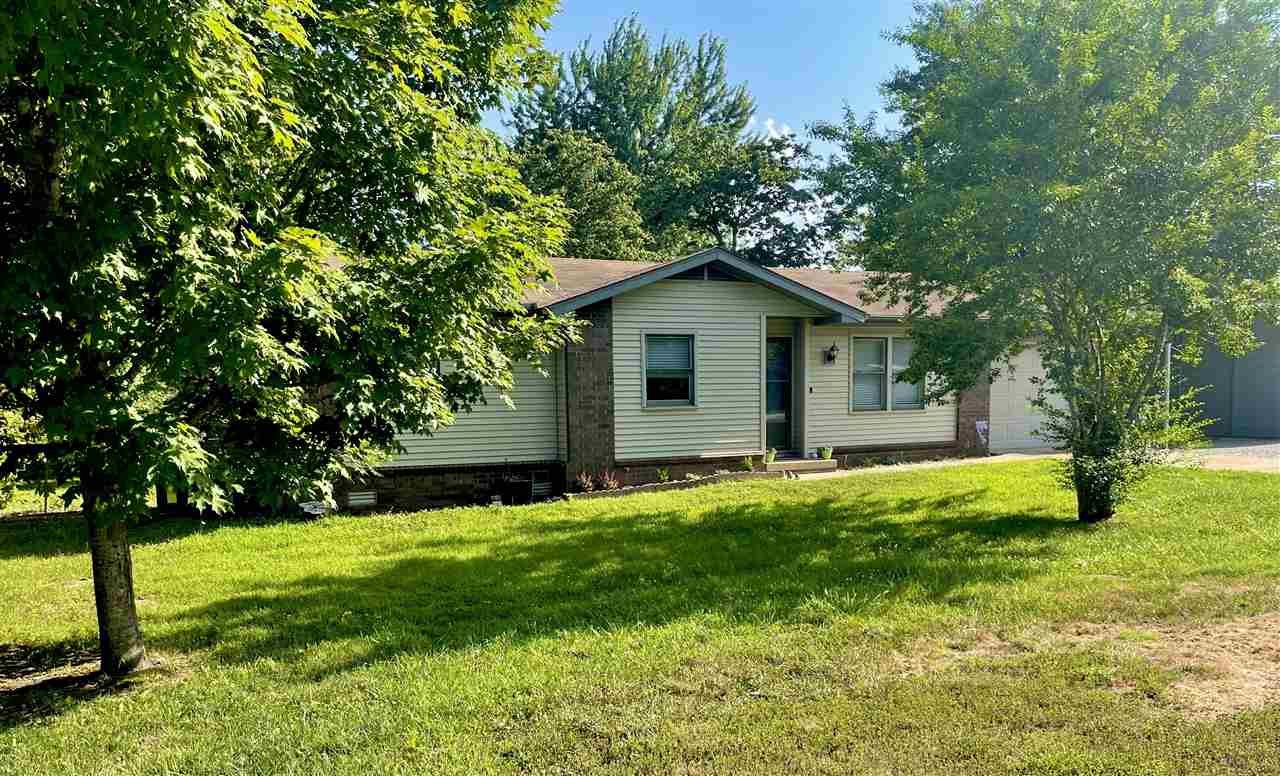 Lovely 3bed, 1bath home. New flooring and appliances. Ready to move in!