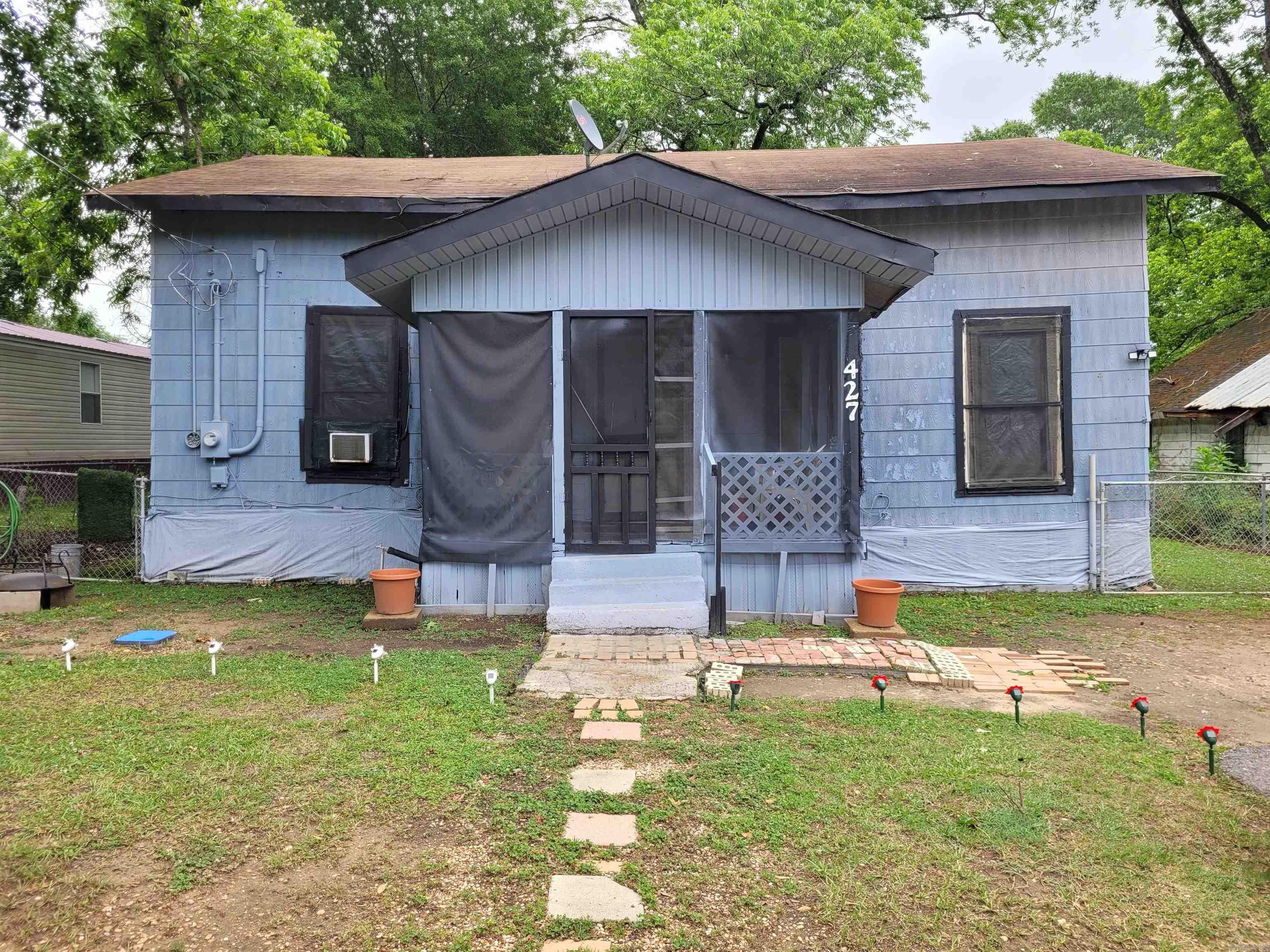 This functional kitchen with ample cabinet space. Enjoy a large backyard perfect for entertaining pets or gardening. Conveniently located near the school. This home is ideal for first- time buyer, downsize or investor. Don't miss this opportunity to own a move in ready home with plenty of potential.