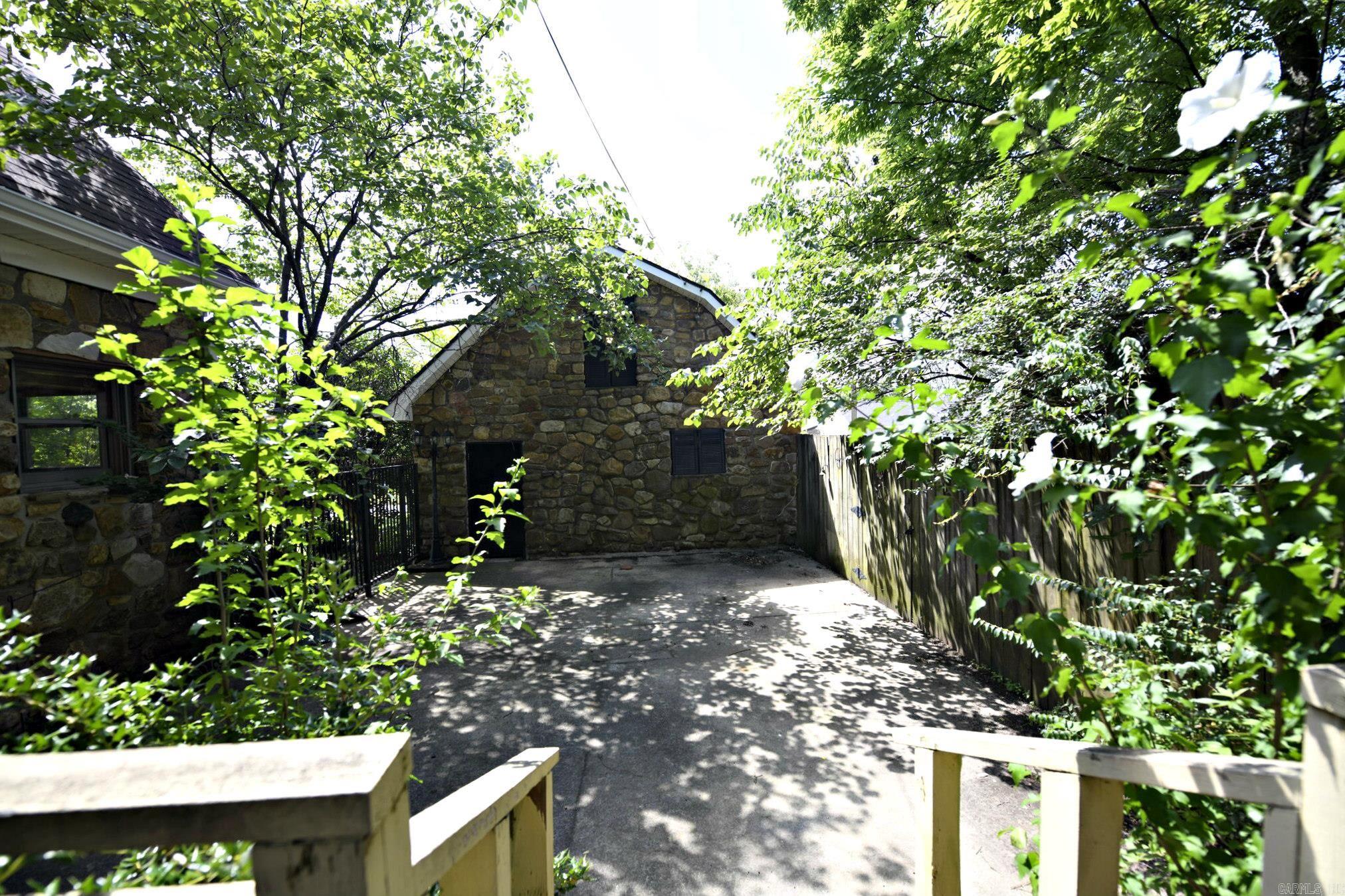 MENA ORIGINAL - Residential