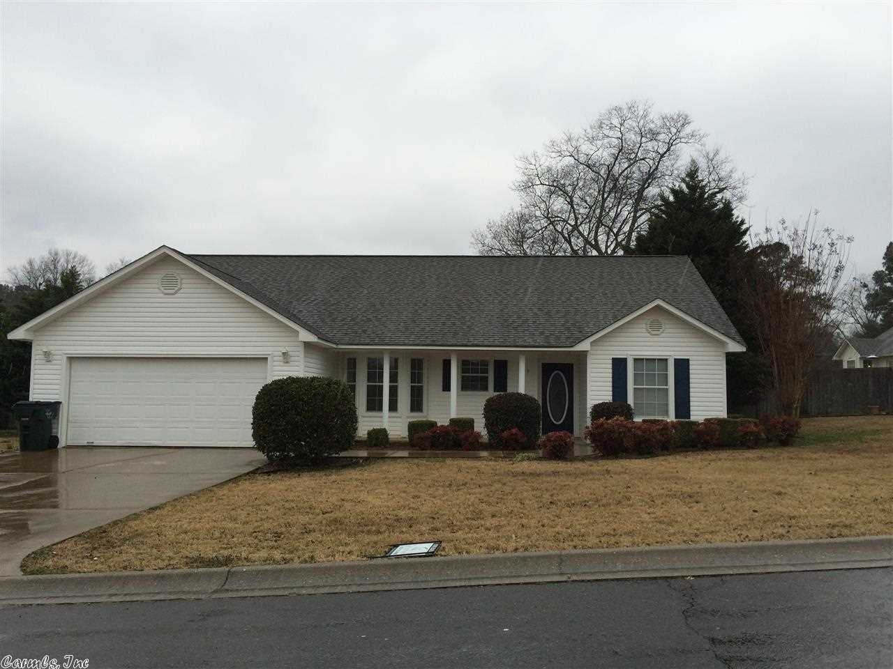 Fantastic split bedroom plan ready to go! Deeded lake access includes boat ramp and fishing pier just down the street. Wow! Try USRD loan, owner financing or lease purchase!