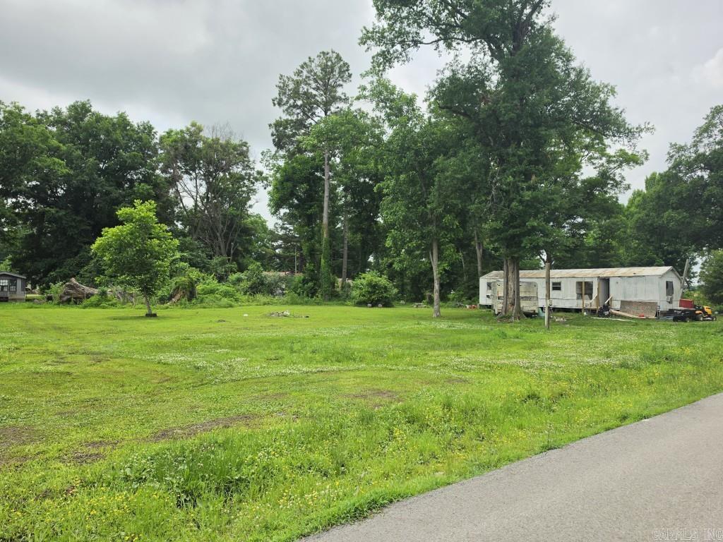 Investors take notice! 2 bedroom, 1 bath mobile home currently rented for $300.00 per month.