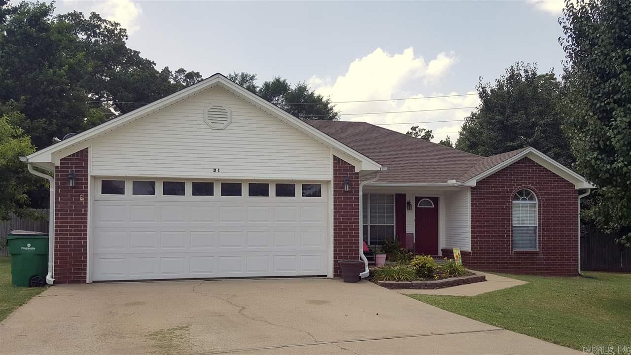 Awesome floorplan and move in ready! This well laid out home has a almost-open floor plan. The kitchen is just the right size plenty of cabinets and a gas range. Gas Fireplace. The master bedroom can hold king size furniture & has a nice walk-in closet & large walk-in shower in the master bath. The 2nd bath has double vanities a large soaking tub & tons of cabinets. New roof in 2016. Small shed/shop in backyard. Perfect home for you! Agents see remarks.