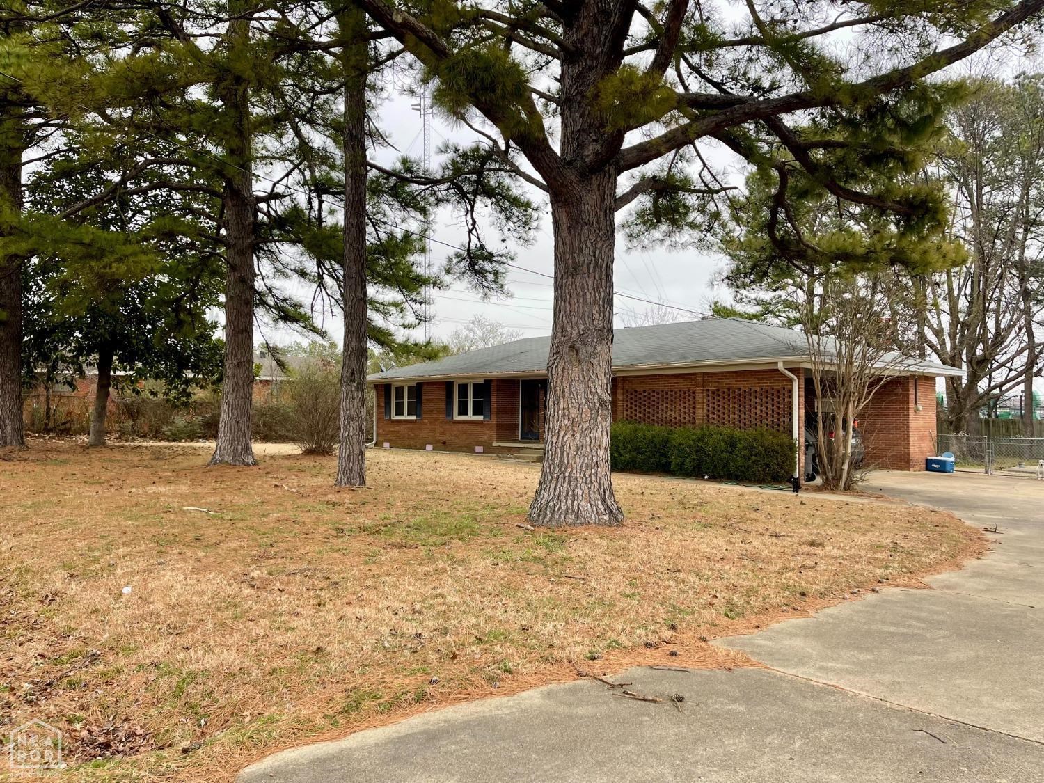 Welcome to the market 3104 Rhonda Drive in Jonesboro, Arkansas. This well maintained all brick home features 3 very nice size bedrooms, 1.5 baths. The master bedroom has a half bath and a walk-in closet. You will love the original hardwood floors throughout with the exception of 2 bedrooms with Berber carpet. The kitchen is very quaint with 2 tone cabinet colors and a large breakfast bar. The laundry room is nestled off the kitchen area and offers plenty of room for additional storage. The home sits on 1/2-acre lot.