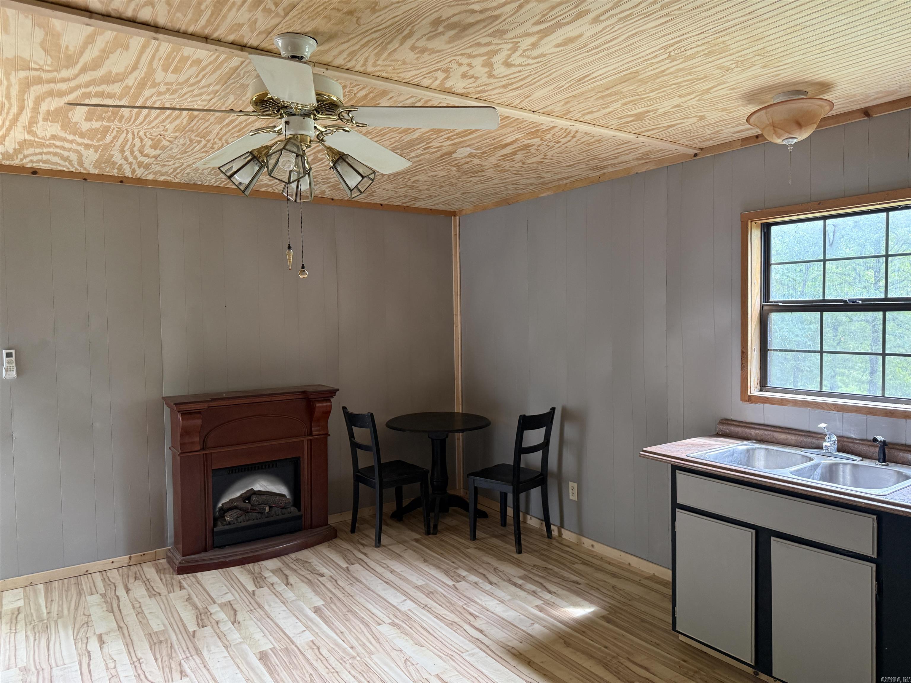 ECHO SPRINGS - Residential