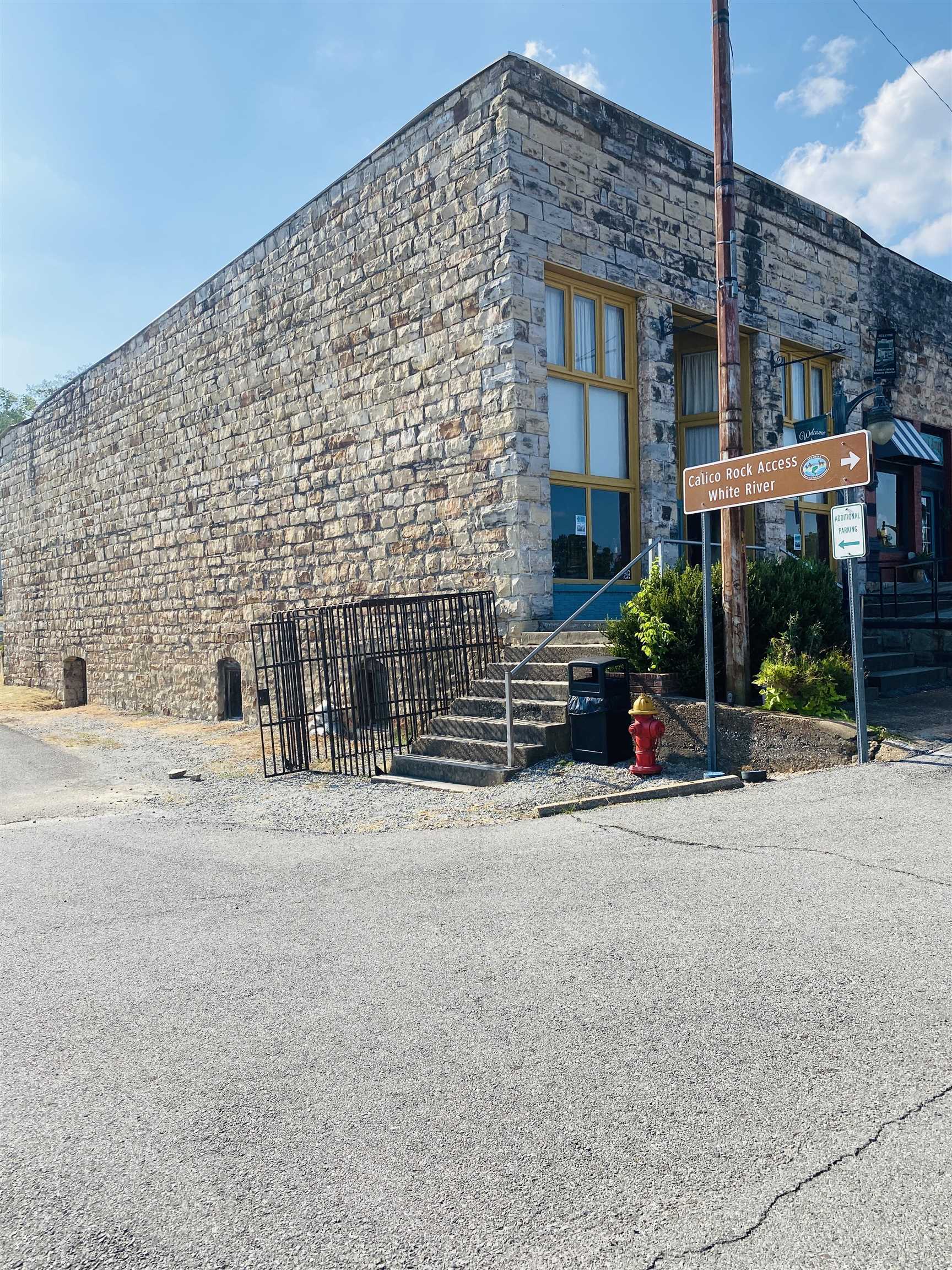 Step back in time with this beautiful historic building for sale in downtown Calico Rock, Arkansas. Built with all the charm of the early 19th century, this well-maintained property offers endless possibilities.  Currently used as a retail location, it can easily serve as a combination residential and commercial space, making it an ideal investment for those seeking both business and living opportunities in one. The building offers approximately 3,800 sq. ft. of versatile floor space across two stories with a basement, giving plenty of room for your creative vision.  Inside, you’ll find a 2-bedroom living space and a half bathroom. Outside, enjoy a scenic river view that adds even more appeal to this unique property.  Whether you’re looking to establish a storefront, create a mixed-use residence, or invest in one of Calico Rock’s historic downtown properties, this building is ready to inspire.
