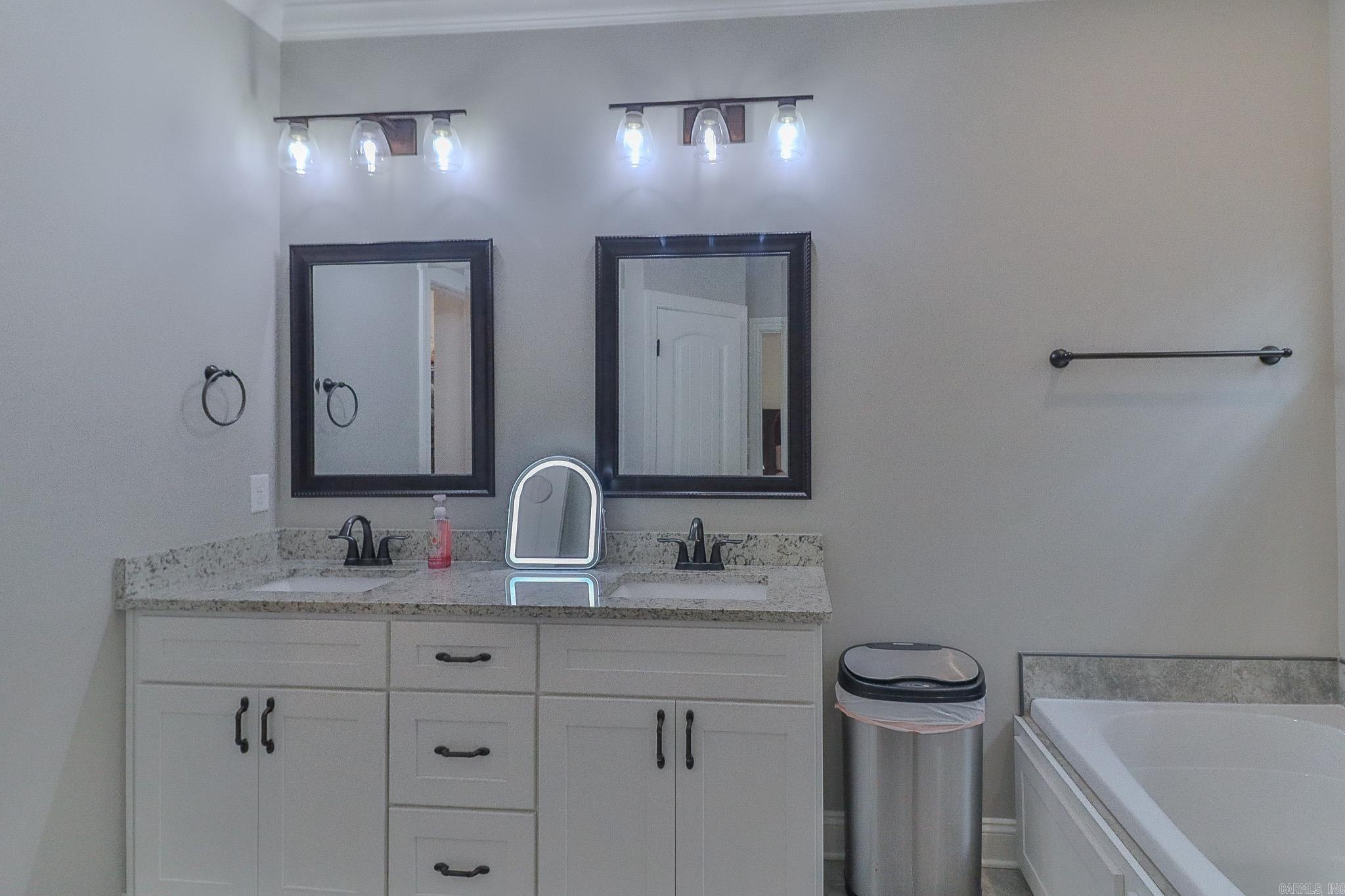 TWIN OAKS - Residential