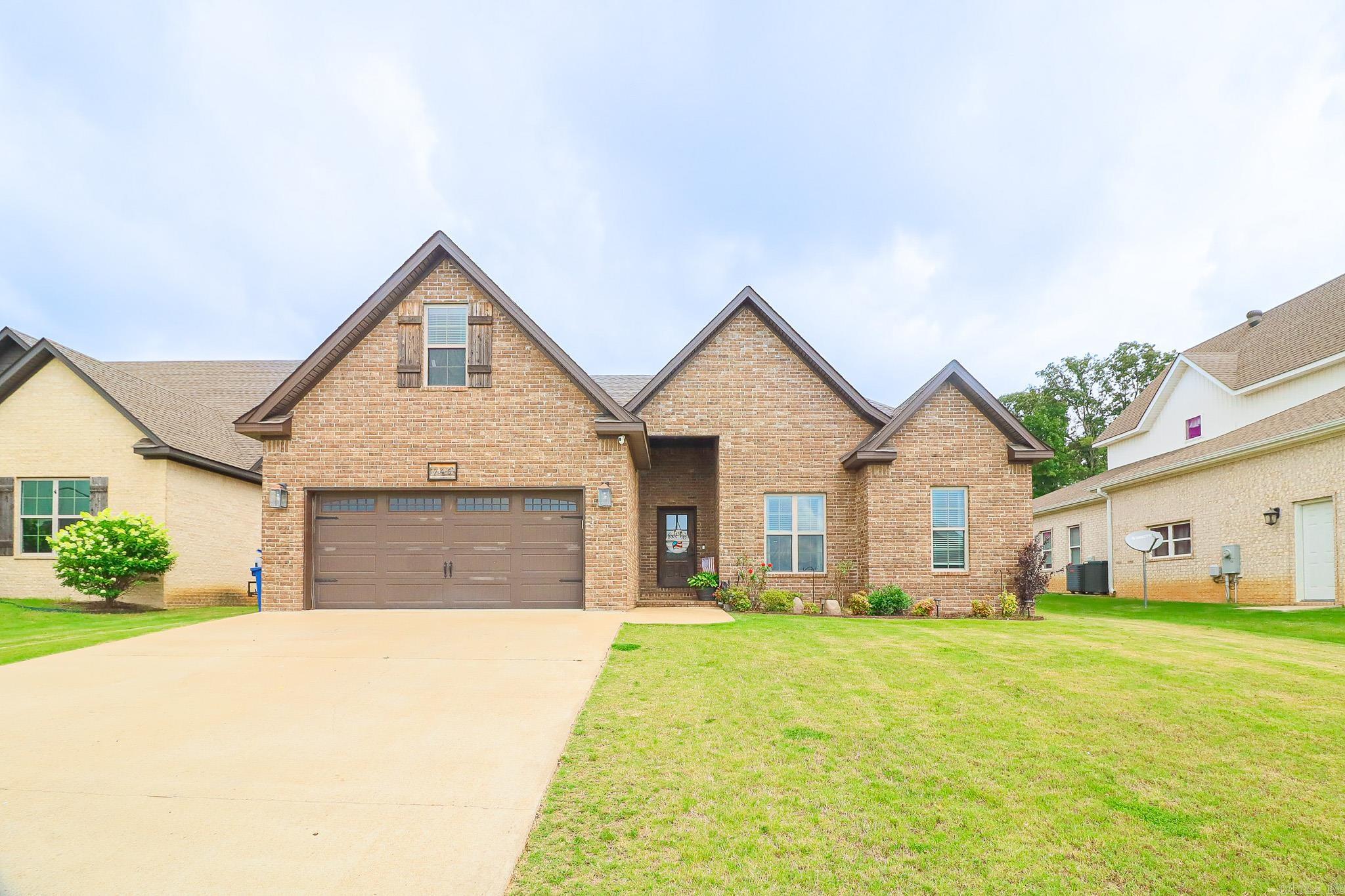 TWIN OAKS - Residential