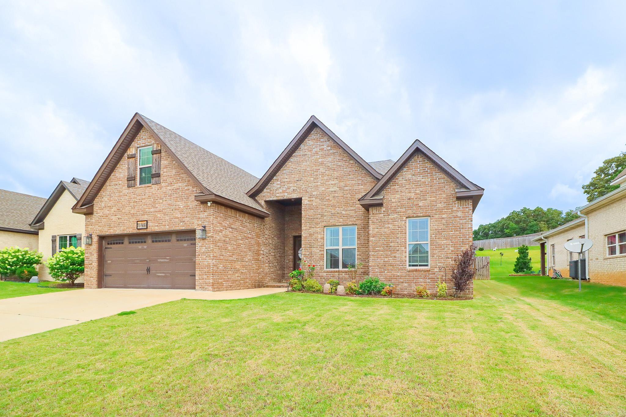 TWIN OAKS - Residential