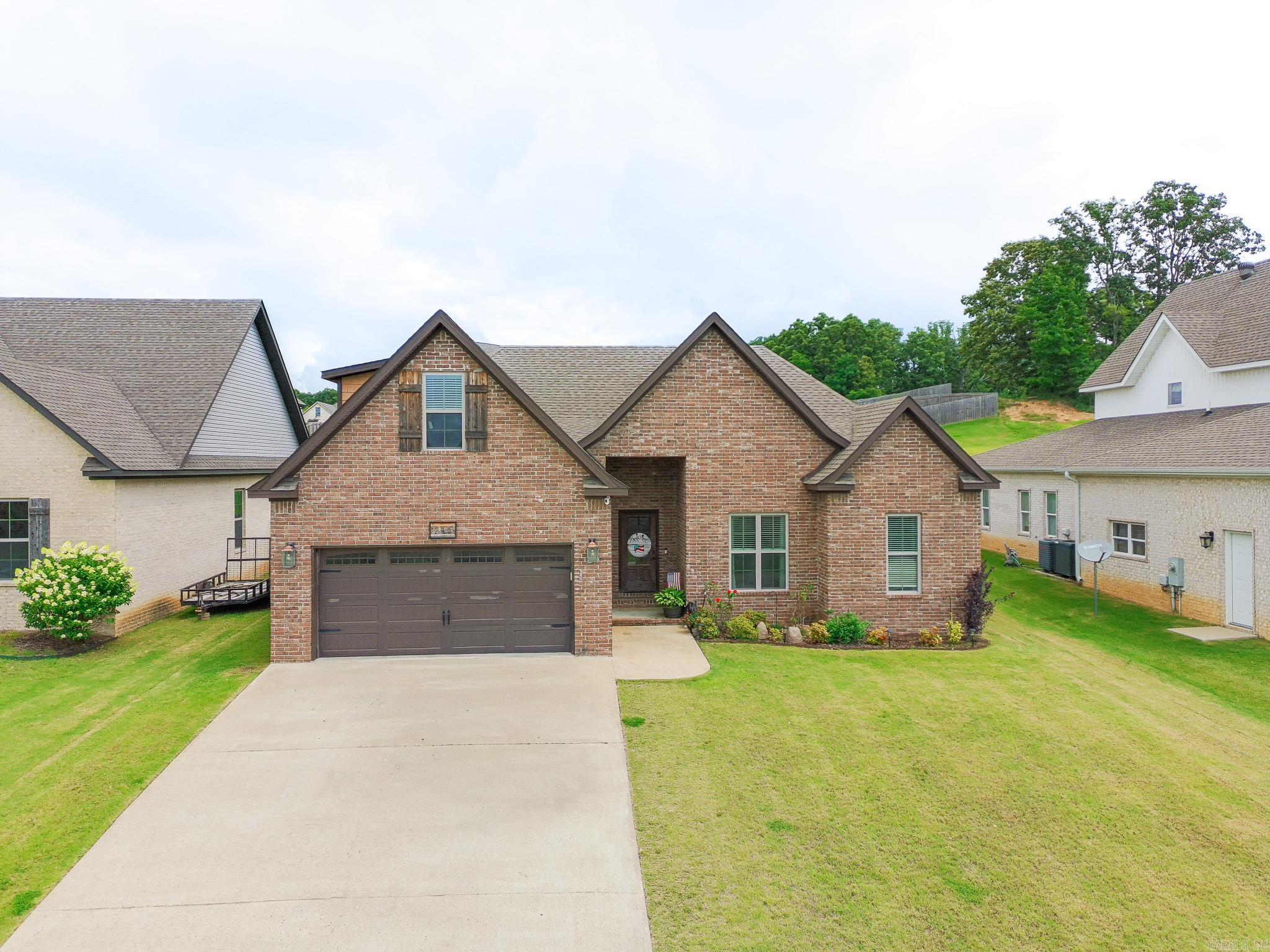 TWIN OAKS - Residential