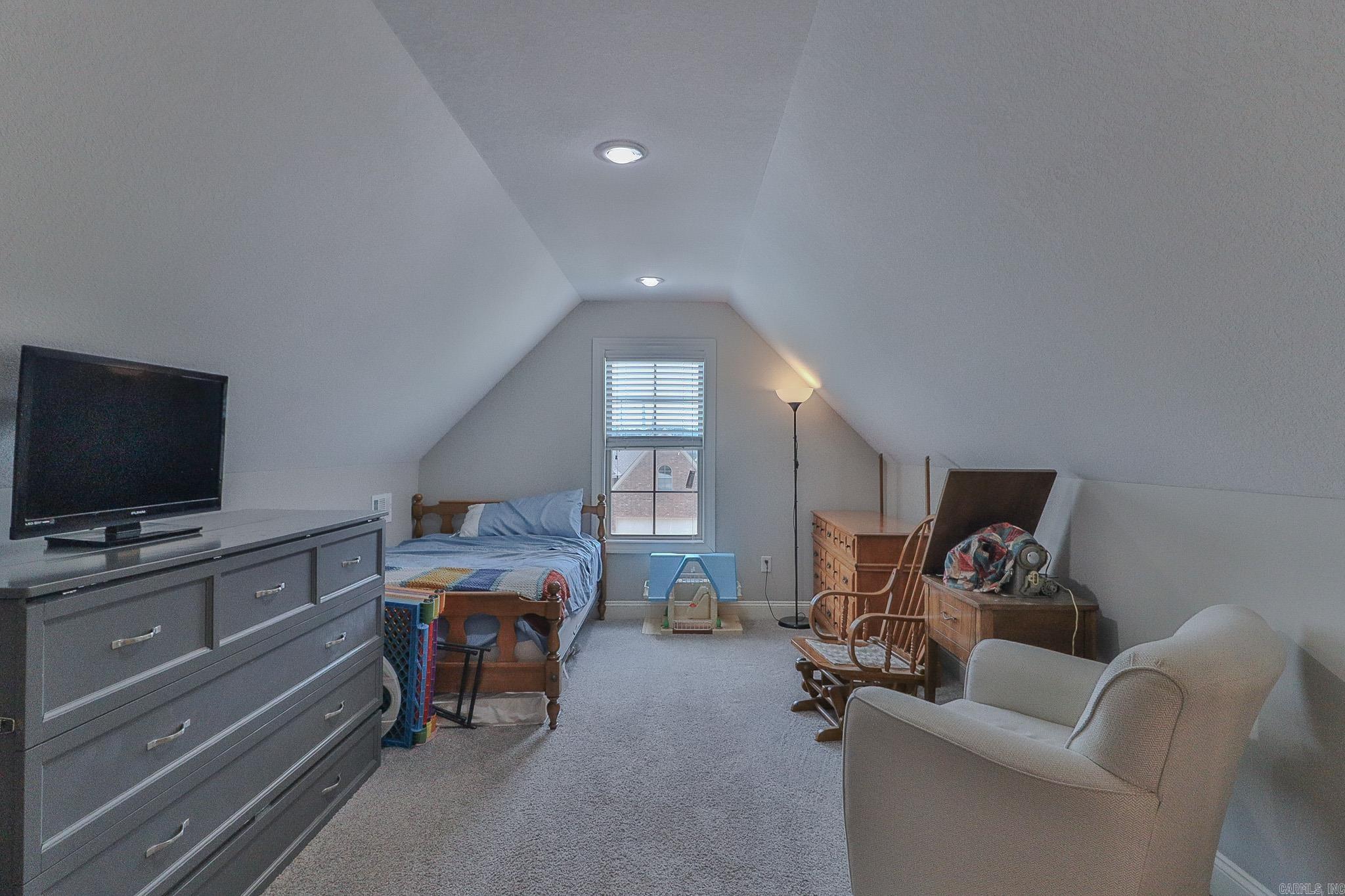 TWIN OAKS - Residential
