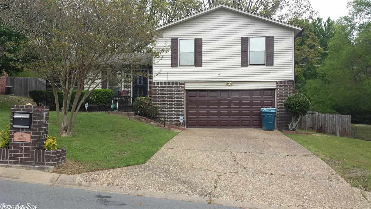 Well kept one owner home!!  Great opportunity with 2 living areas and huge master bedroom.  Large eat in kitchen with sliding door to back yard.  Show and bring us an offer!!