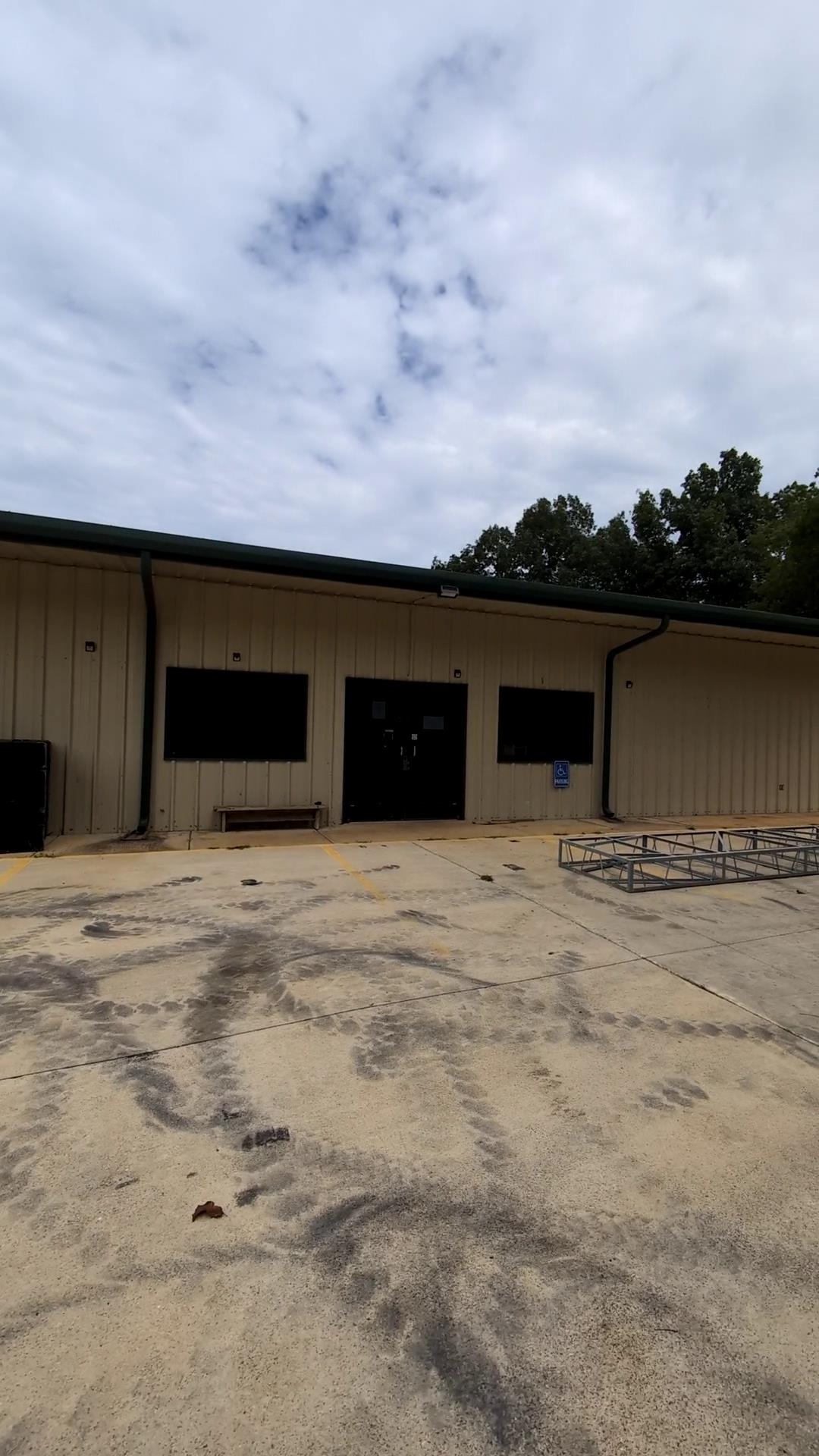 Great high-traffic location in Cherokee Village directly across the street from Lake Thunderbird Marina! This metal building sits on nearly two acres, has two septic systems, lots of parking space, and has previously been Eagle's Catch fishing supply & bait store. It has more recently been used for a dock building business. Don't miss the opportunity to own a commercial property in this wonderful location! Brand new HVAC summer 2024. Owner financing available with acceptable terms.