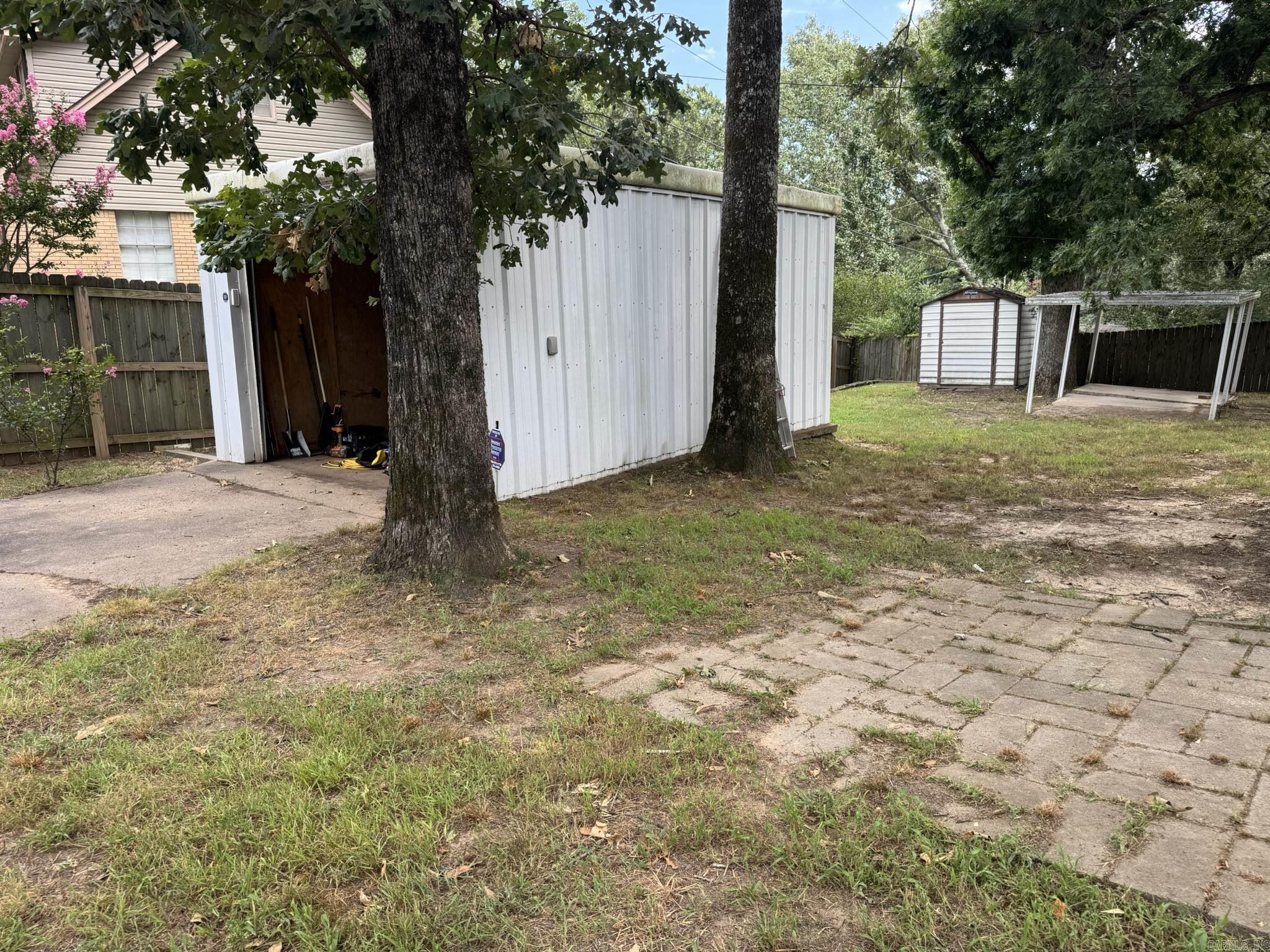 INDIAN HILLS - Residential