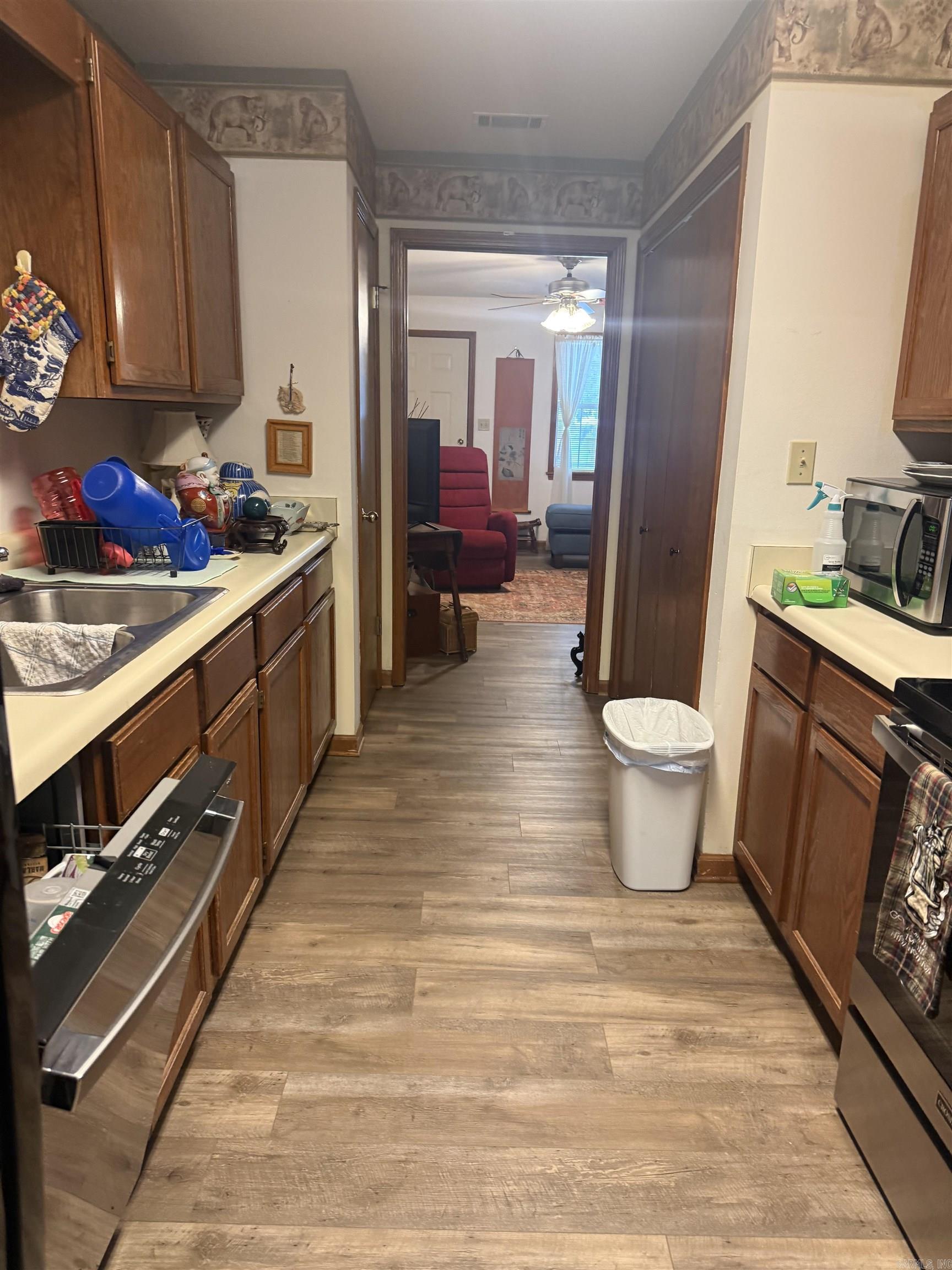 RIVER OAKS COMMONS - Residential