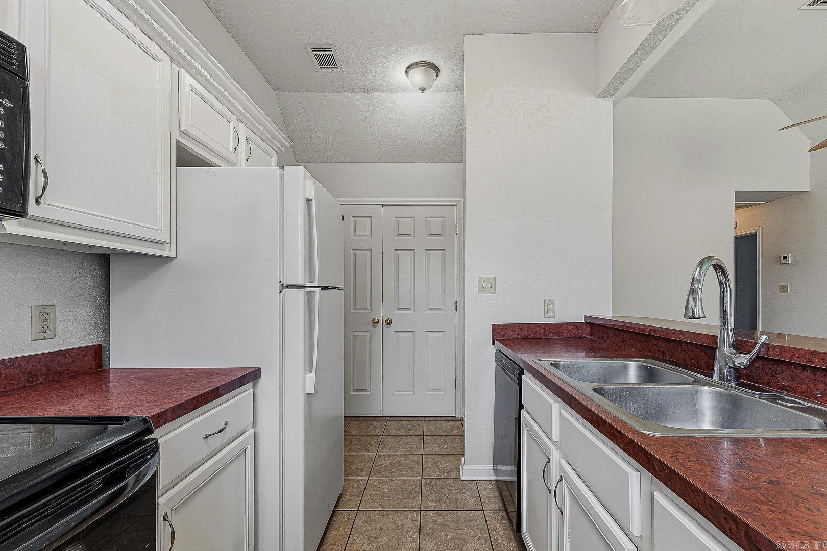BOSTON PROPER SUB - Residential