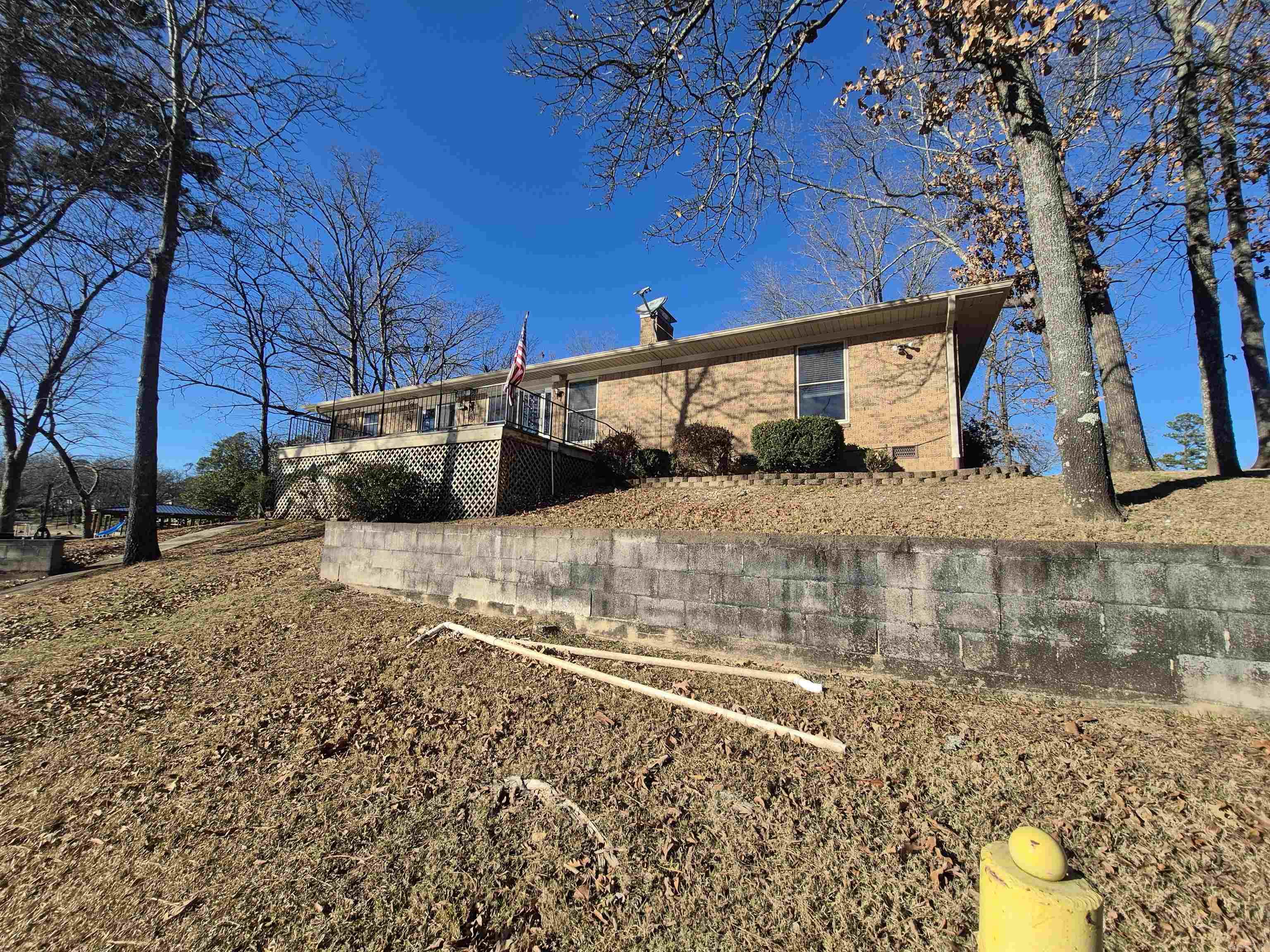 CLINTS LAKE SHORE - Residential