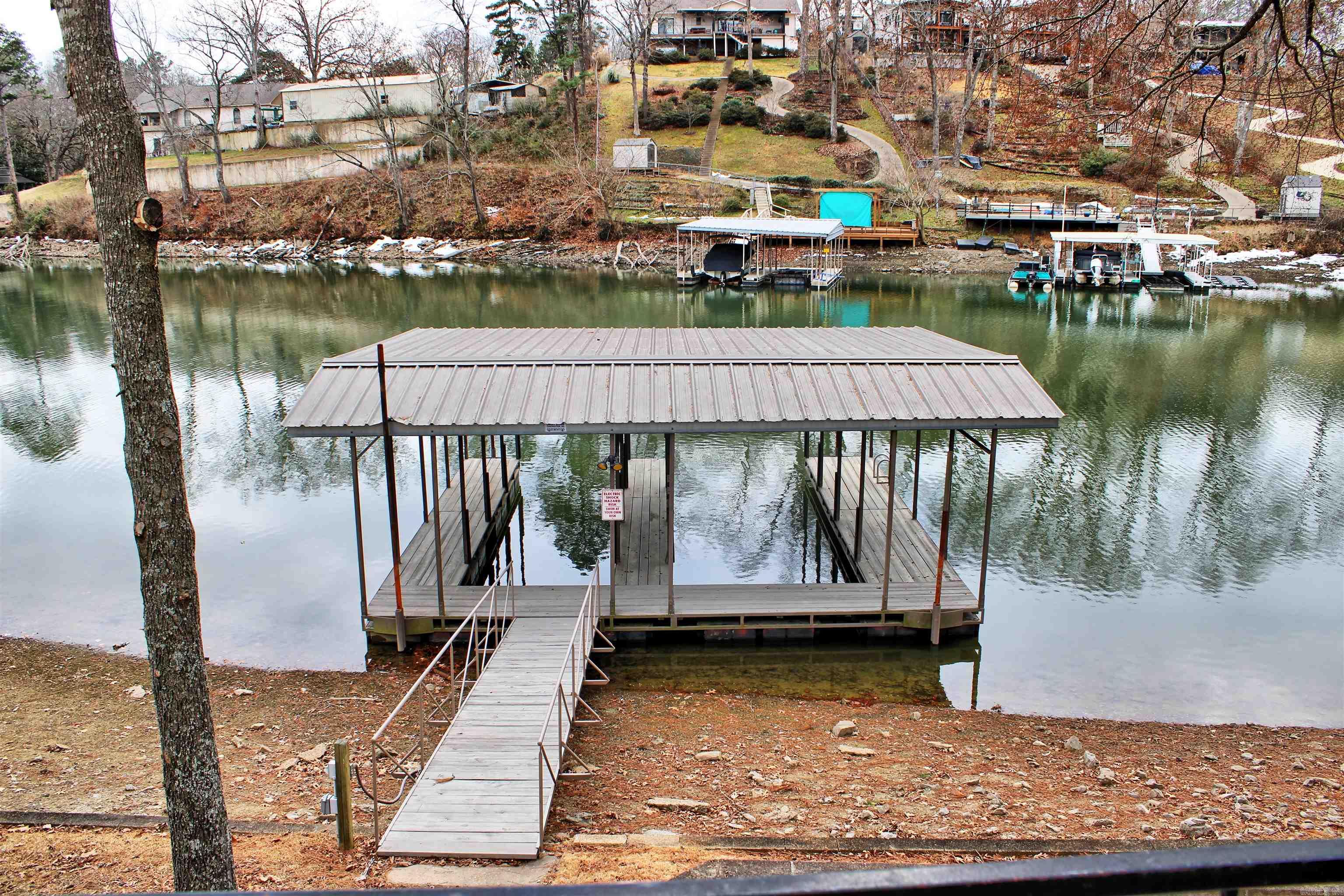 CLINTS LAKE SHORE - Residential