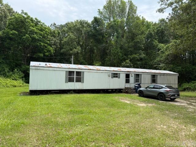 Country, peace and quite with this 3 bed 2 bath mobile home. A/C five years old. 5.4 acres in Junction City AR