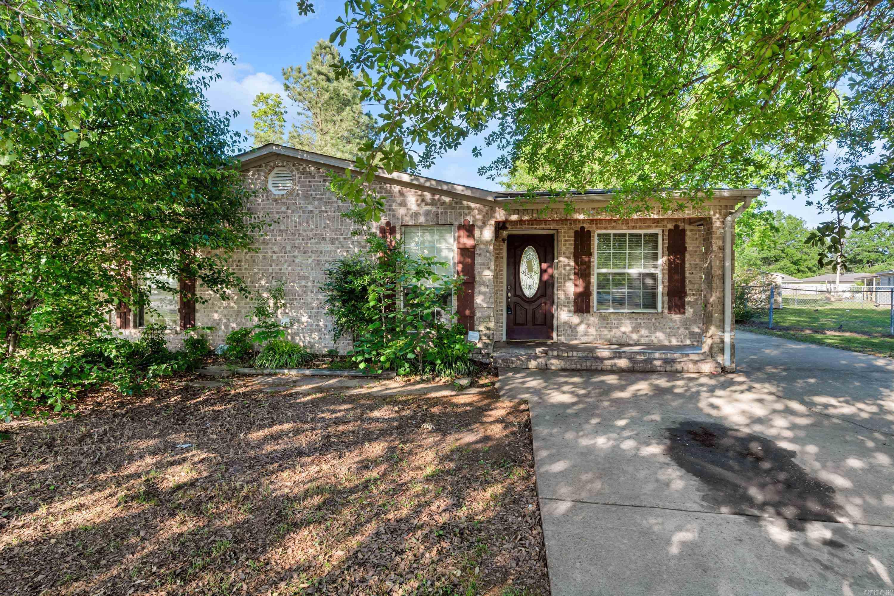 Located the Nettleton School District, 2508 Westacre offers a great opportunity for first-time home buyers or investors looking to add to their portfolio. This 3-bedroom, 1 bath home sits on a slab foundation and features a functional layout with plenty of potential. Outside, you'll find an outbuilding that provides additional storage or workspace options. Whether you're searching for an affordable place to call home or your next investment property, this one is worth a look!