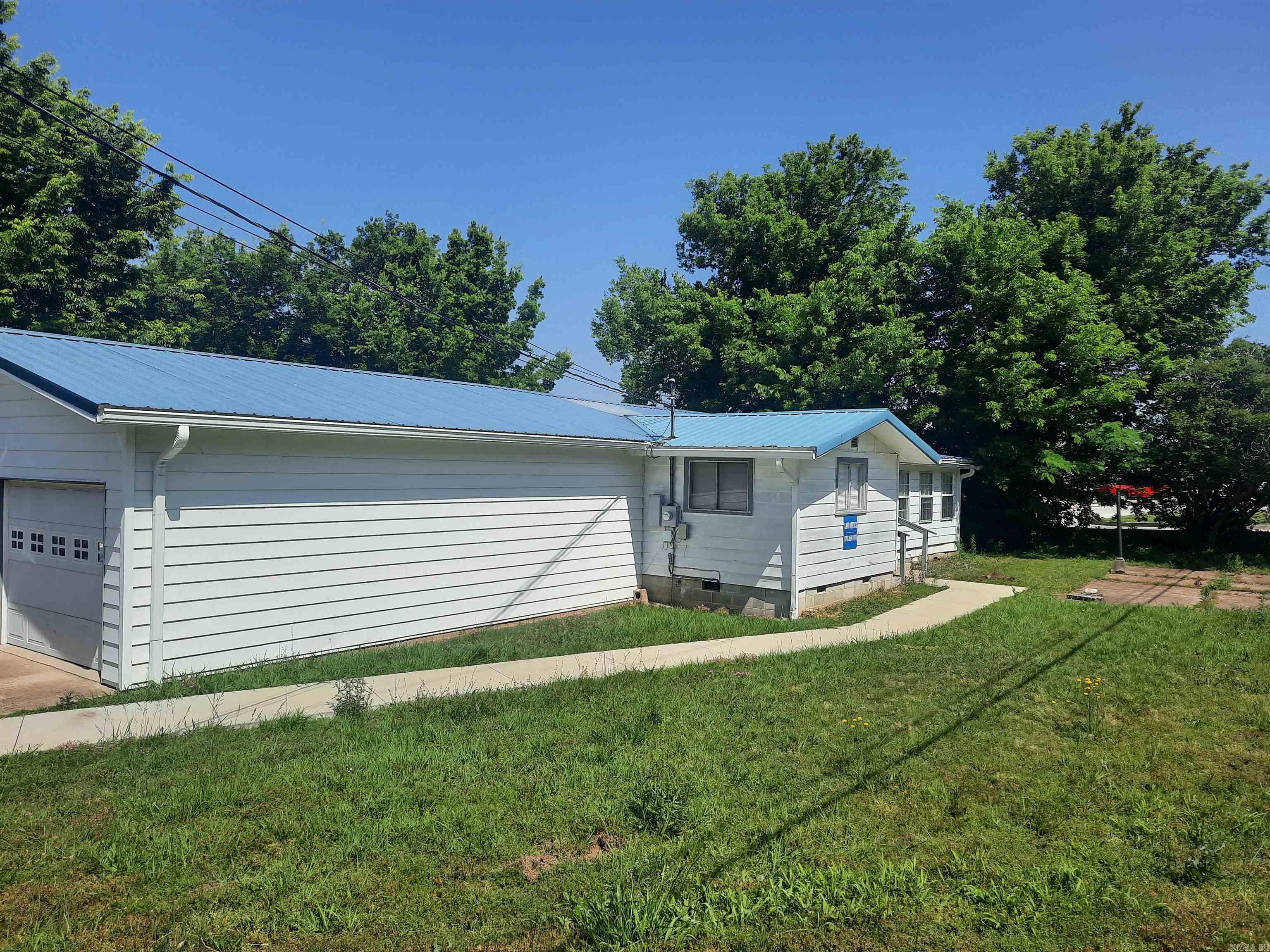 If you are looking for a home, investment property or need something commercial, here it is and at an affordable price. A nice 3-bedroom, 2 bath home plus bonus room, offers 2 car garage with paved drive, all this on a large parcel of 1.82 ac.  This property is close to school, within walking distance to hospital, clinics and many more amenities. Take a look!
