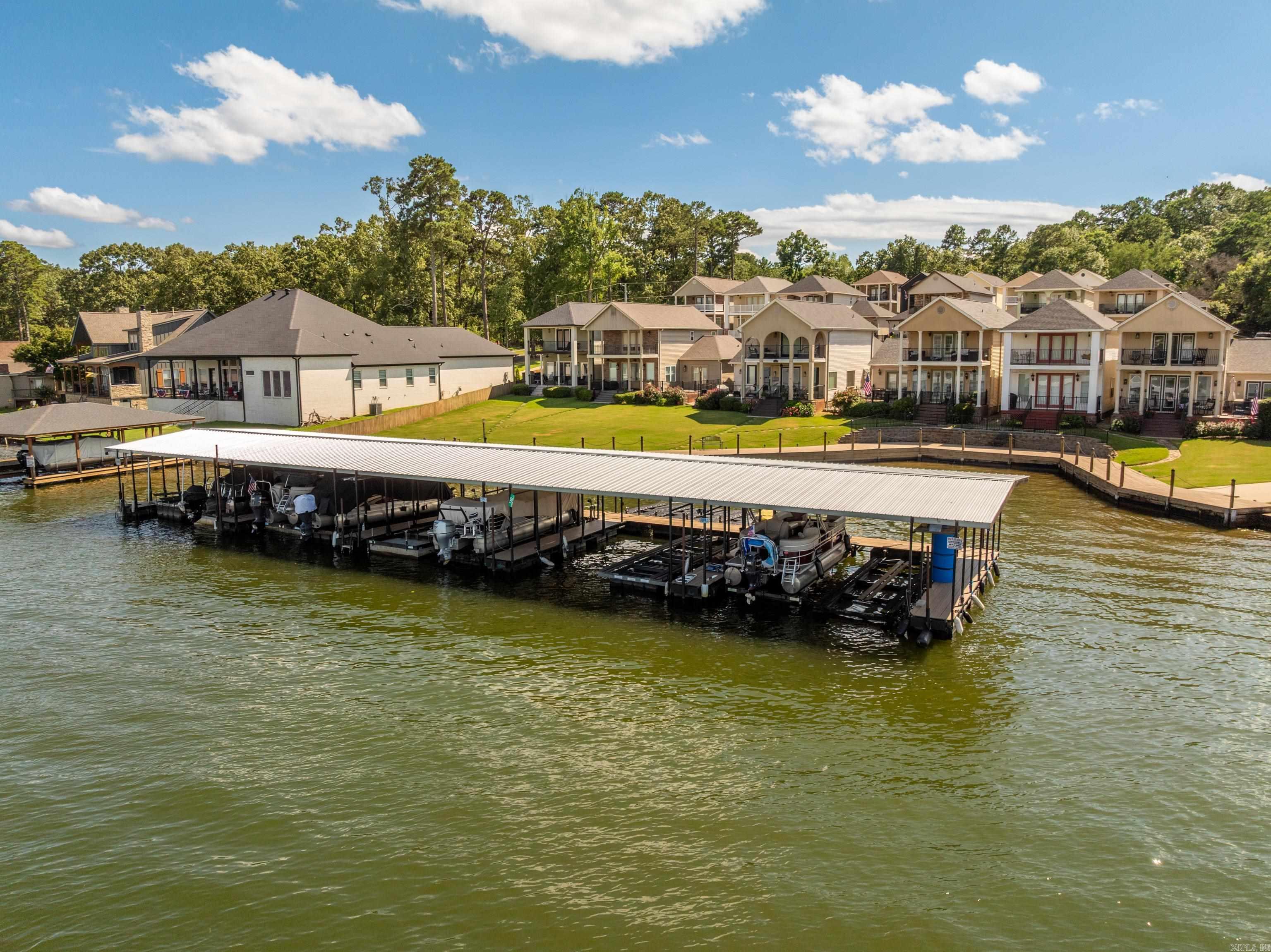 MAJESTIC LAKE VILLAGE TOWNHOMES - Residential