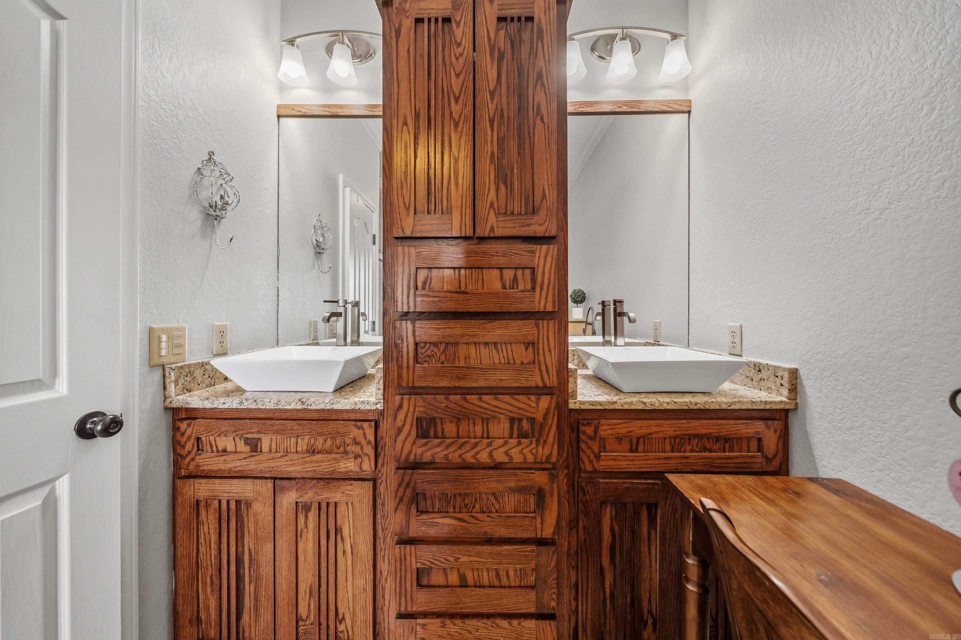 MAJESTIC LAKE VILLAGE TOWNHOMES - Residential