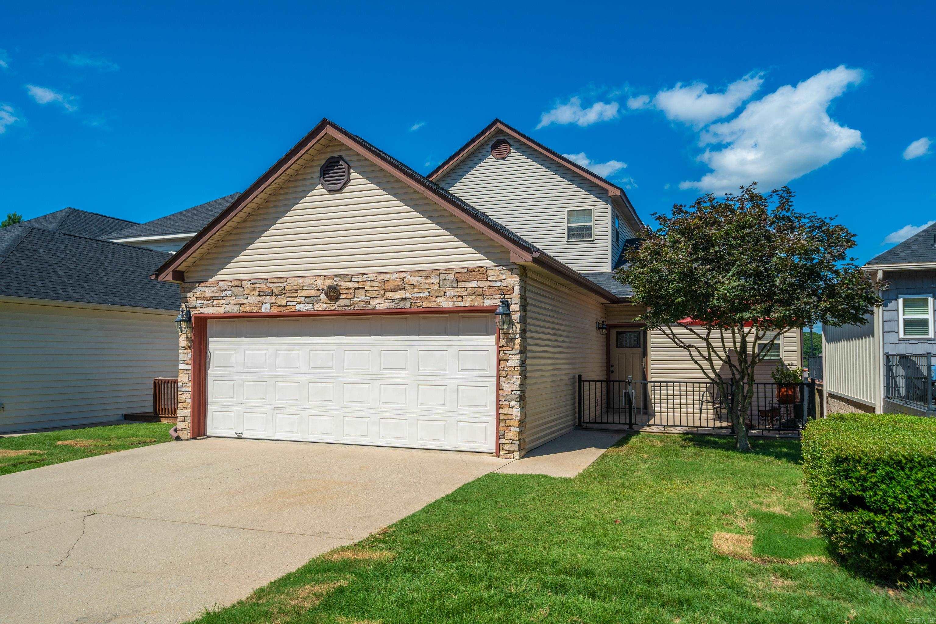 MAJESTIC LAKE VILLAGE TOWNHOMES - Residential