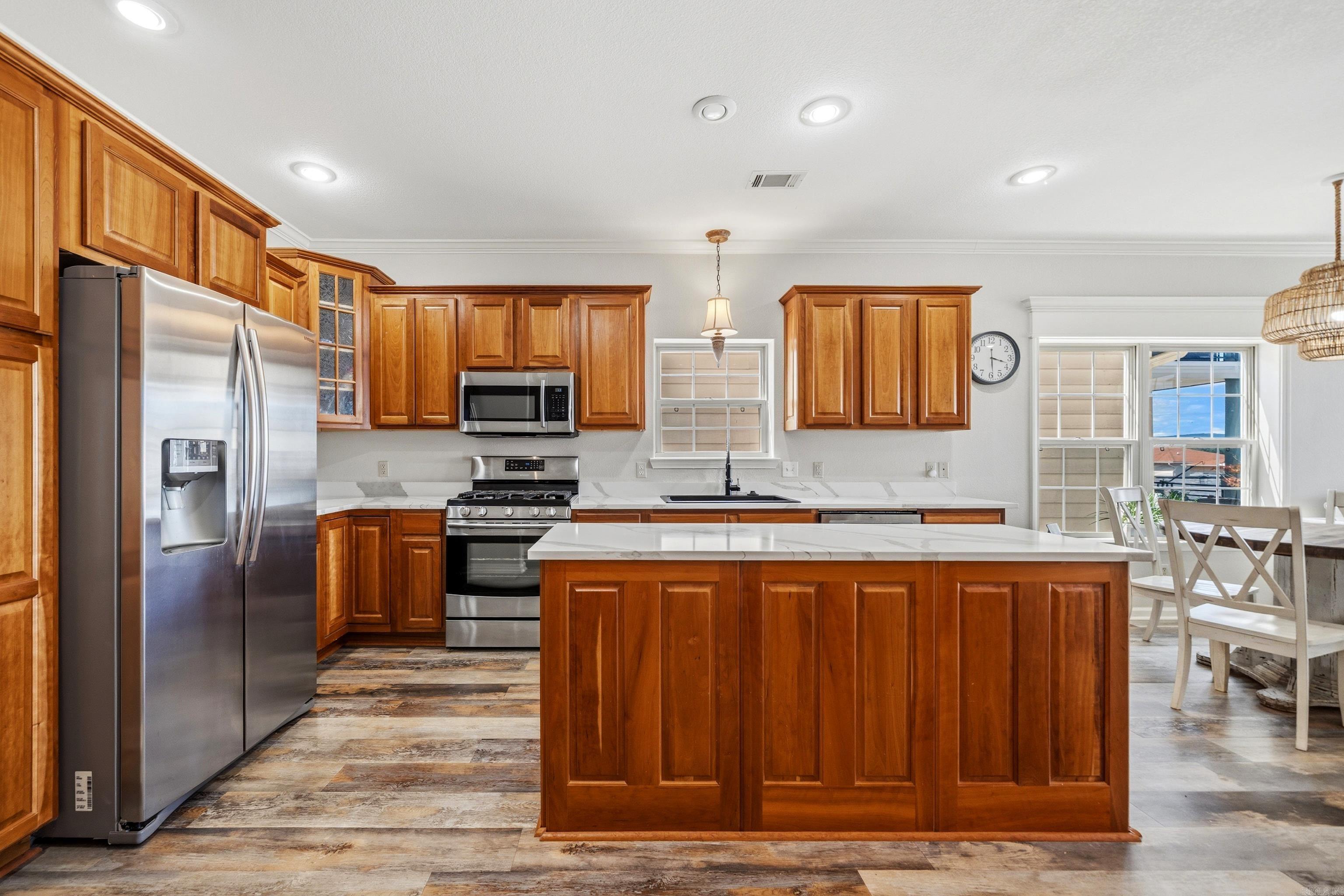 MAJESTIC LAKE VILLAGE TOWNHOMES - Residential