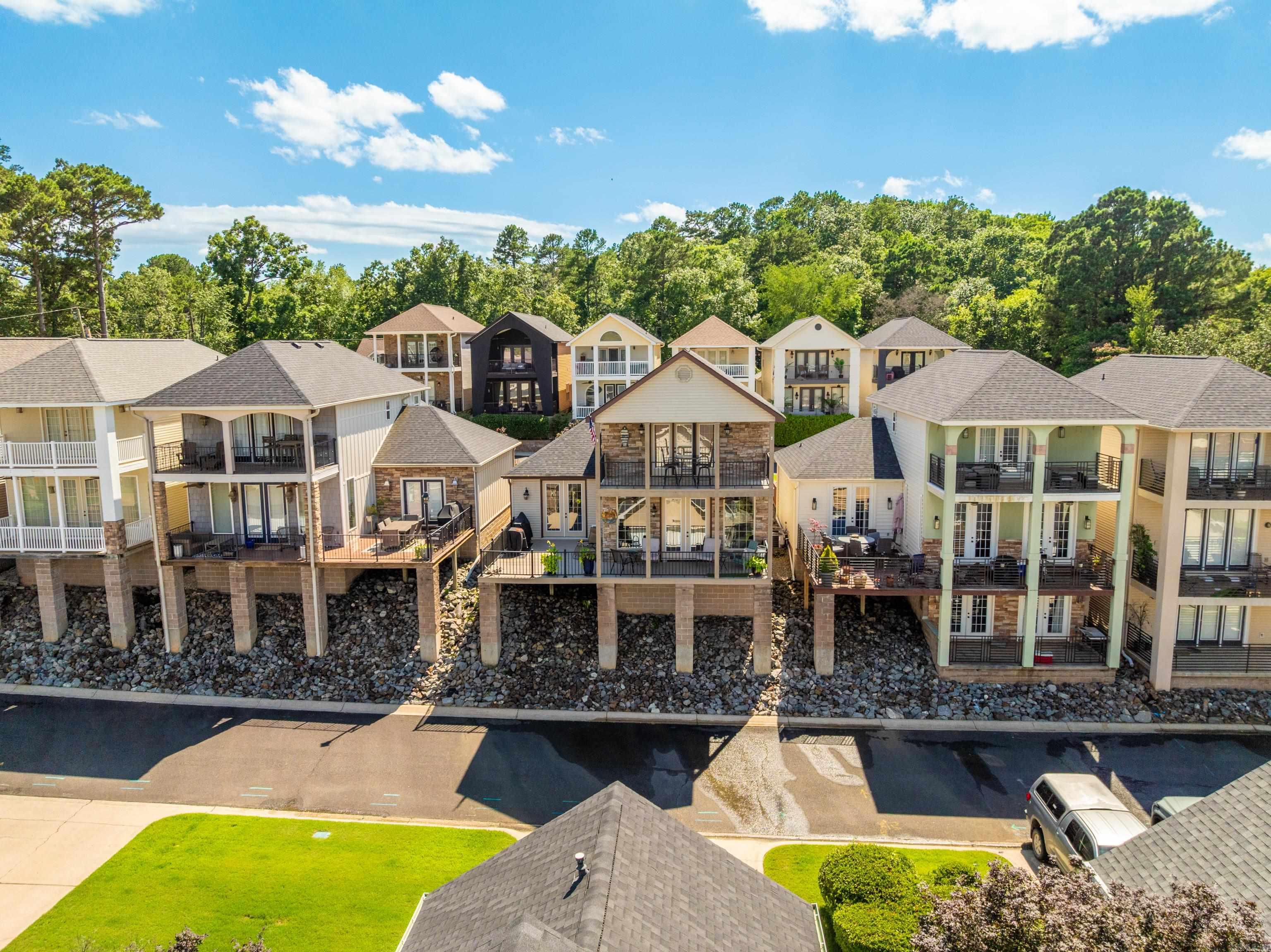 MAJESTIC LAKE VILLAGE TOWNHOMES - Residential