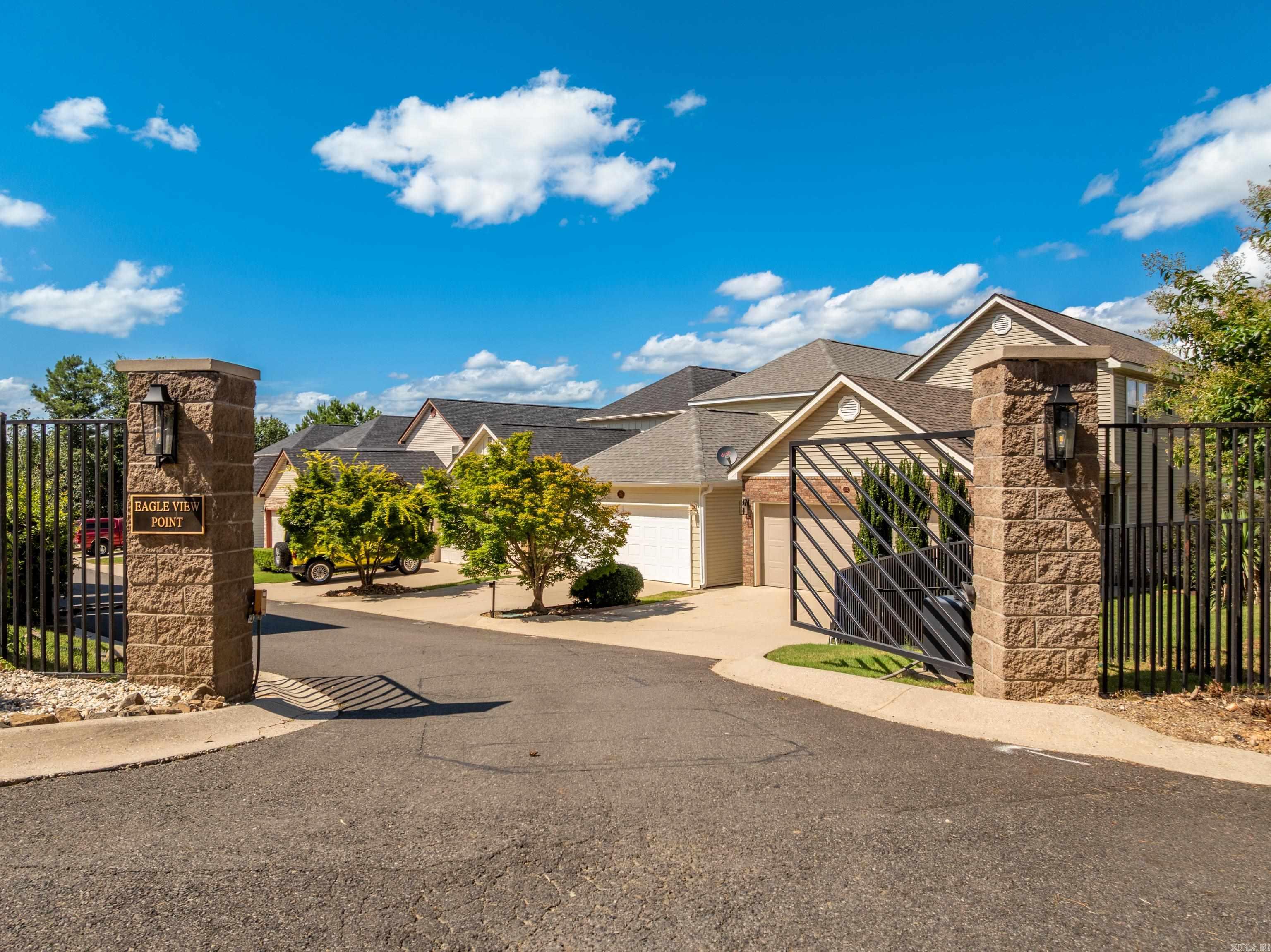 MAJESTIC LAKE VILLAGE TOWNHOMES - Residential