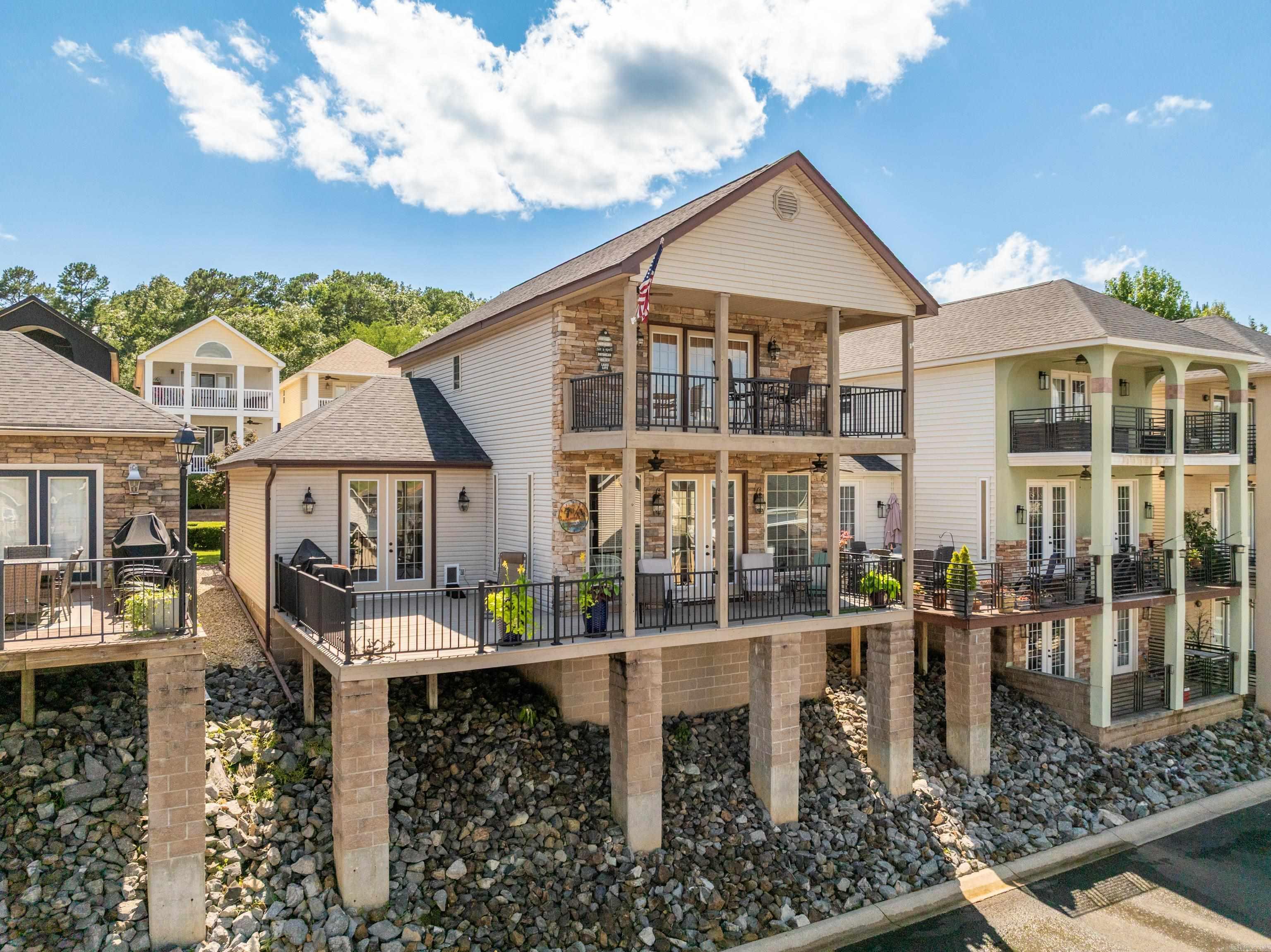 MAJESTIC LAKE VILLAGE TOWNHOMES - Residential