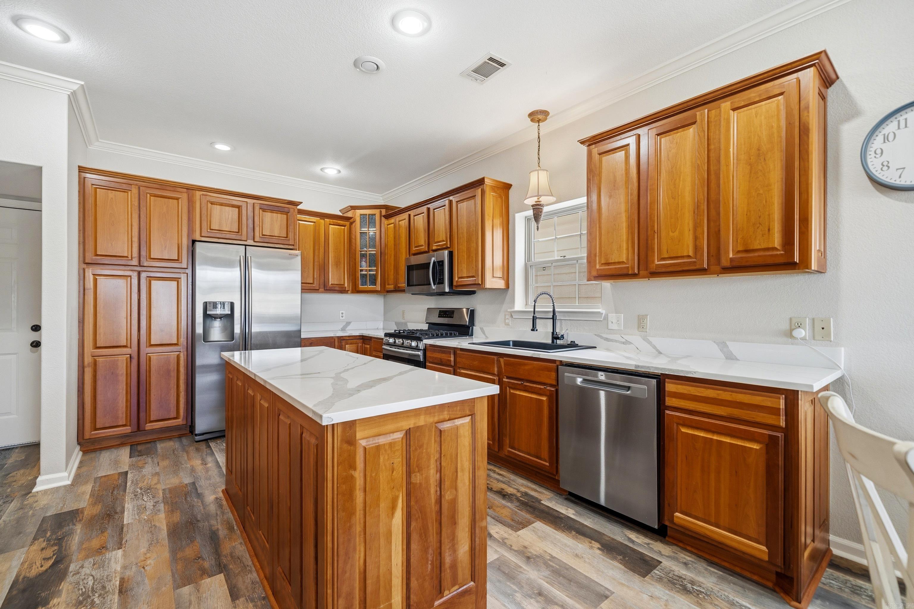 MAJESTIC LAKE VILLAGE TOWNHOMES - Residential