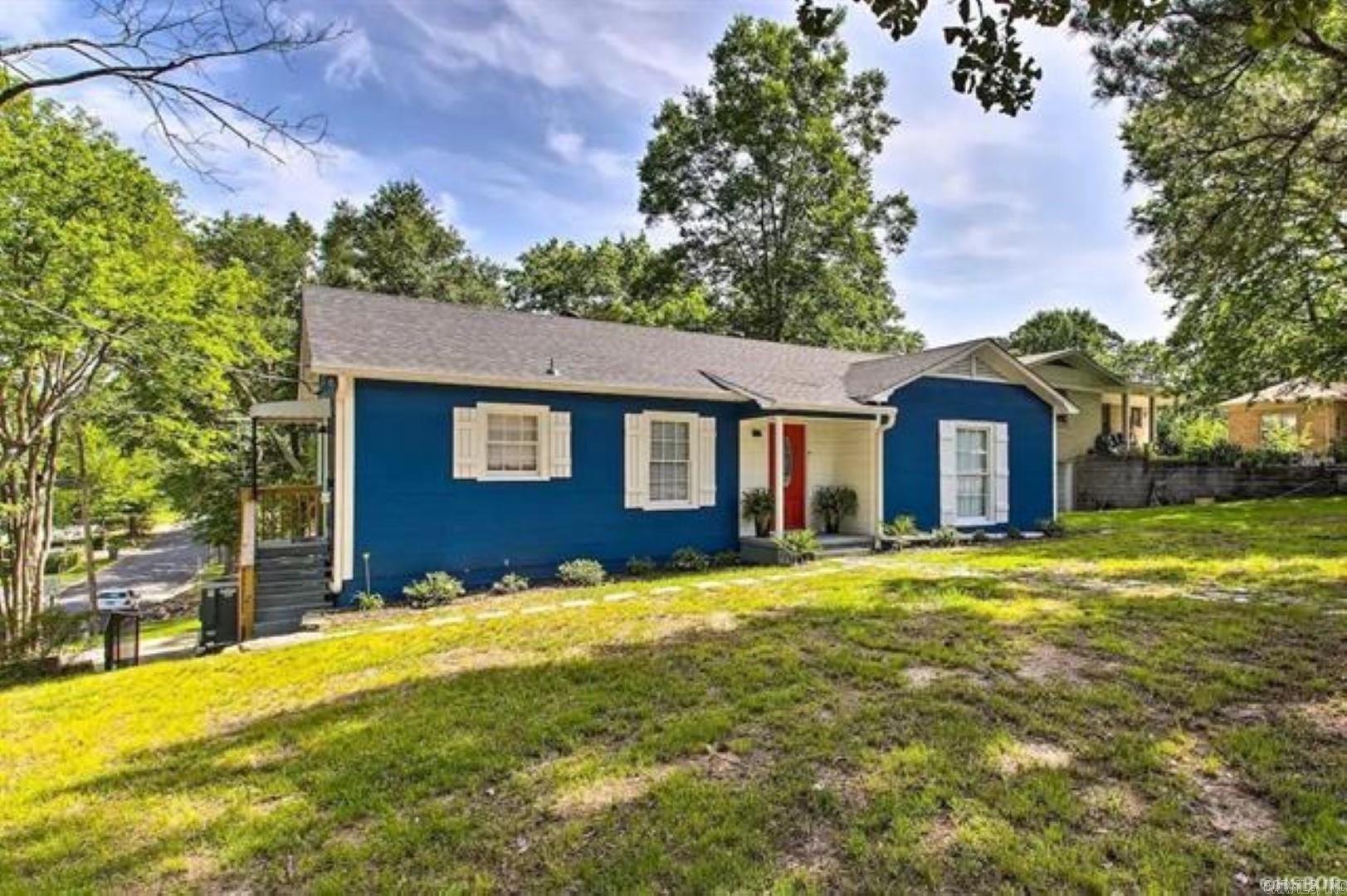 Looking for an Airbnb Close to Oaklawn Racing and Casino!!! This little cutie comes Turn Key!! Recently Updated, fabulous decor,Several Smart Features included with the Google Nest thermostat and Smart Hub Refrigerator. You will Love this Location!!! Call today for a Showing.