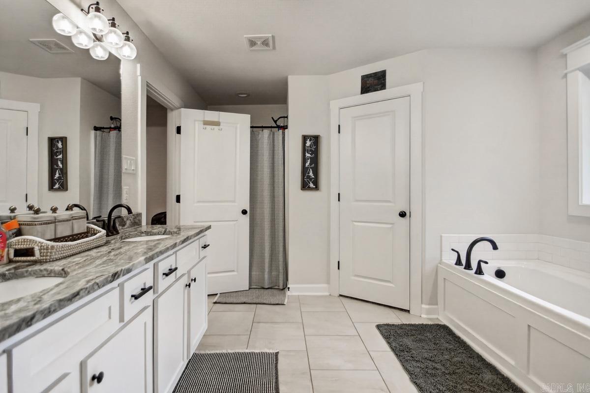 PLANTATION HILLS - Residential