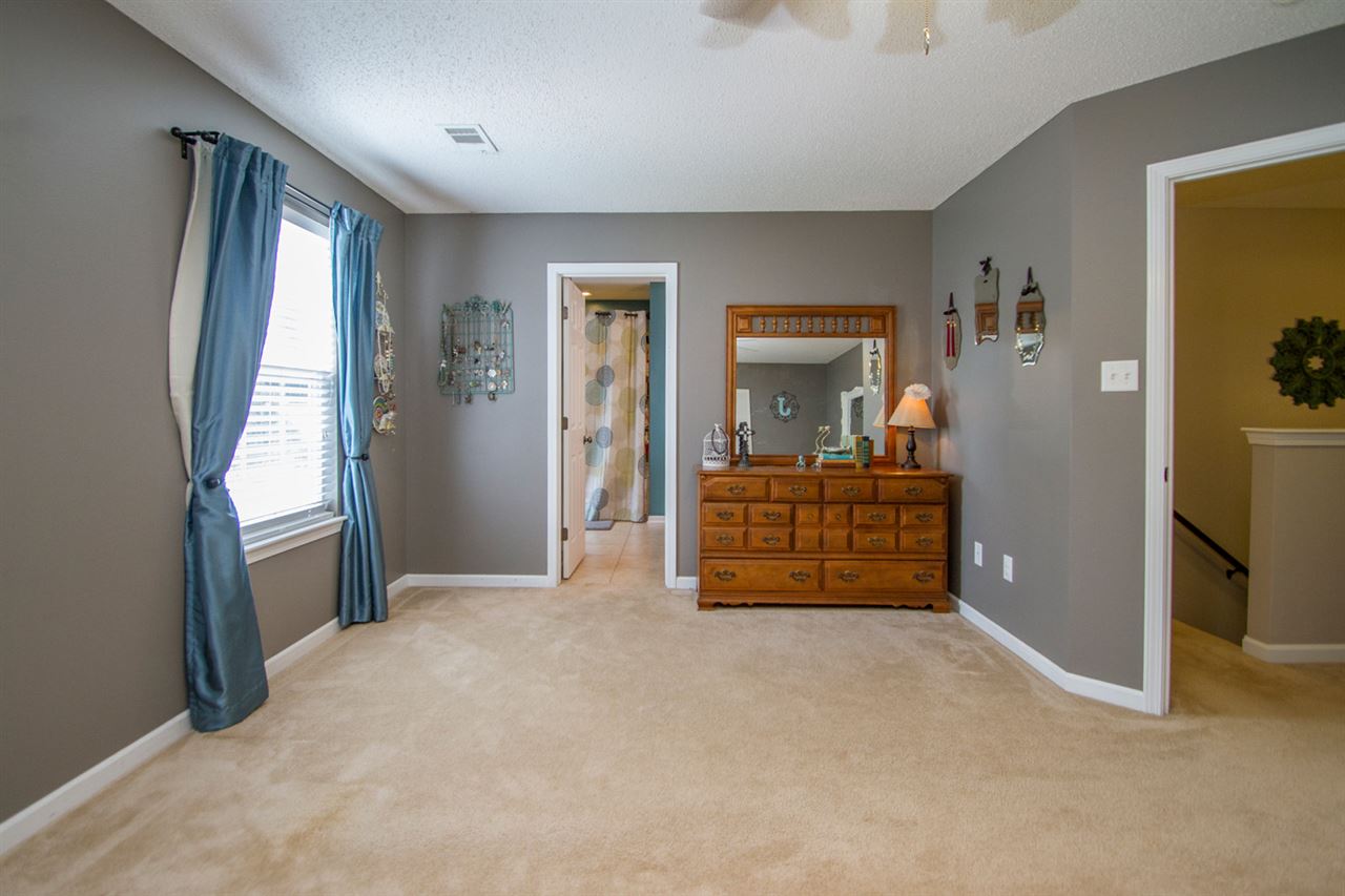 Sharon Oaks - Residential