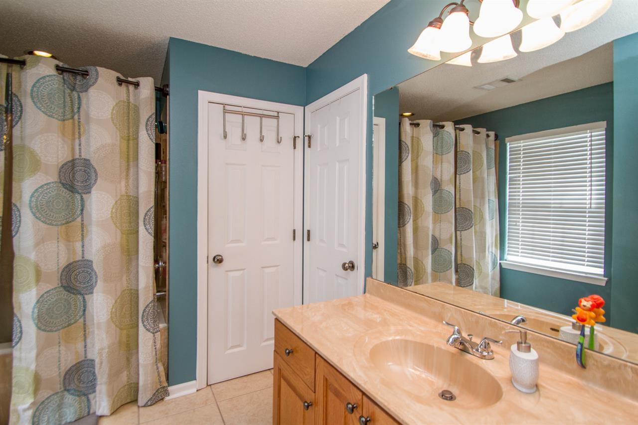 Sharon Oaks - Residential