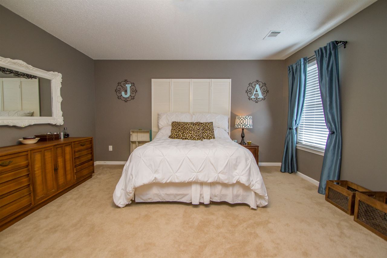 Sharon Oaks - Residential