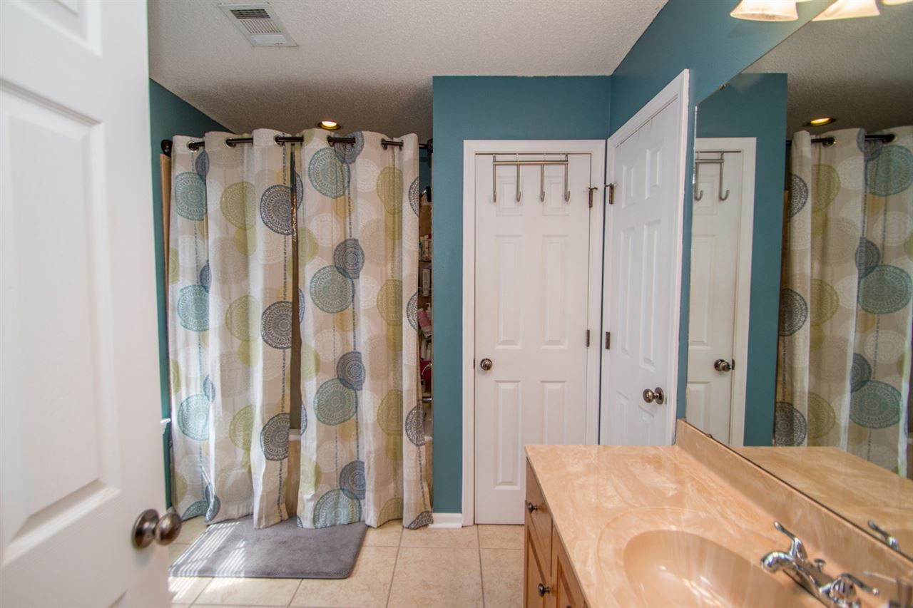 Sharon Oaks - Residential