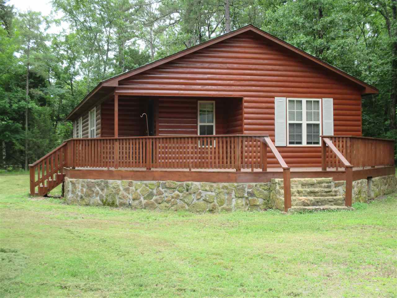Log home with 3BR/2BA close to Greers Ferry Lake. Nice kitchen and living area! Just 1 mile to Mill Creek Park to launch your boat. Detached two car garage to keep your boat and all your lake toys! Beautifully treed lot with lots of room for horseshoes, badminton and other games! Walk to water at end of street! This would make a great lake home! Not far from Lacy's marina for those who like to keep their boat in the water year round!  Close to Dollar store, gas station and shopping in Greers Ferry! Sharp!