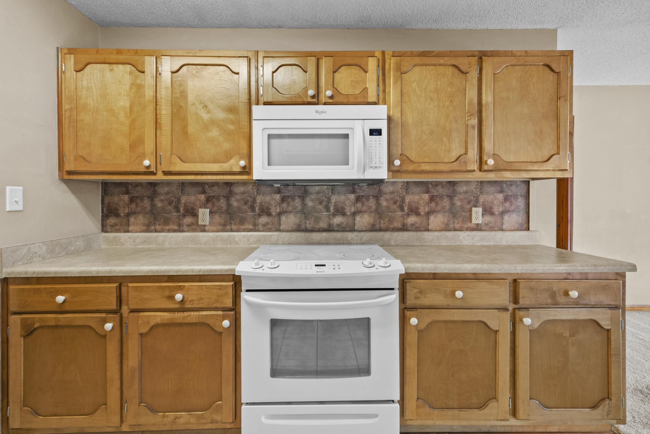 RIVER OAKS COMMONS - Residential