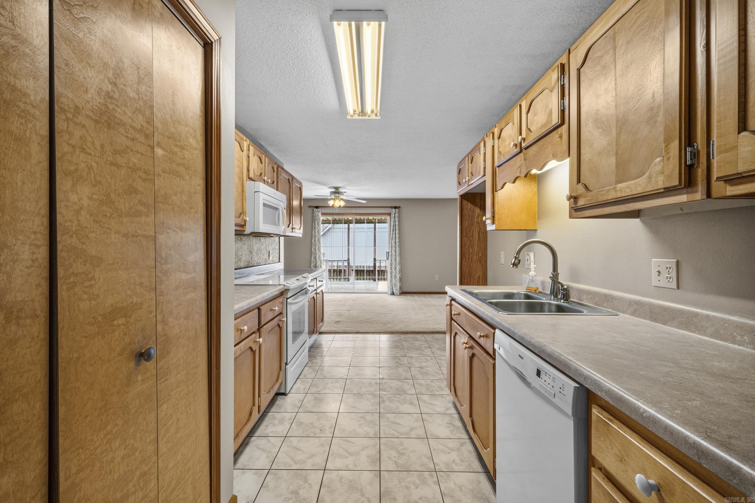 RIVER OAKS COMMONS - Residential