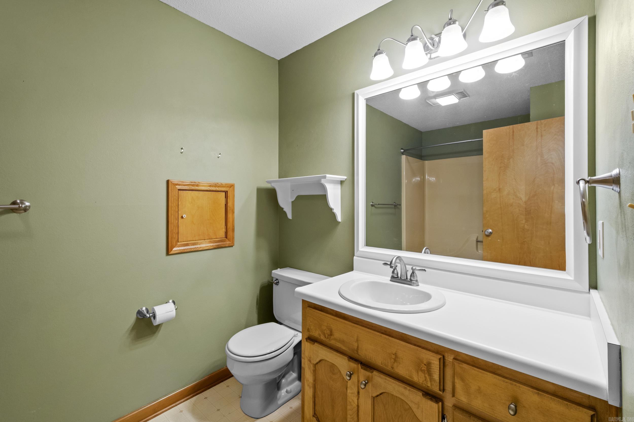 RIVER OAKS COMMONS - Residential