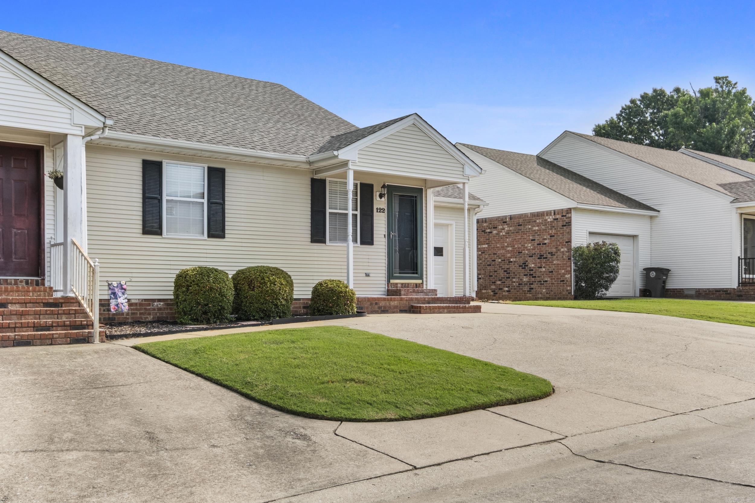 RIVER OAKS COMMONS - Residential