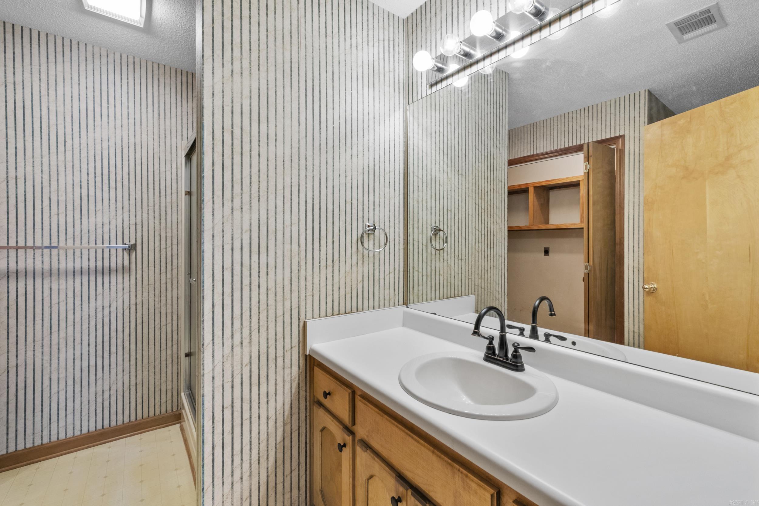 RIVER OAKS COMMONS - Residential