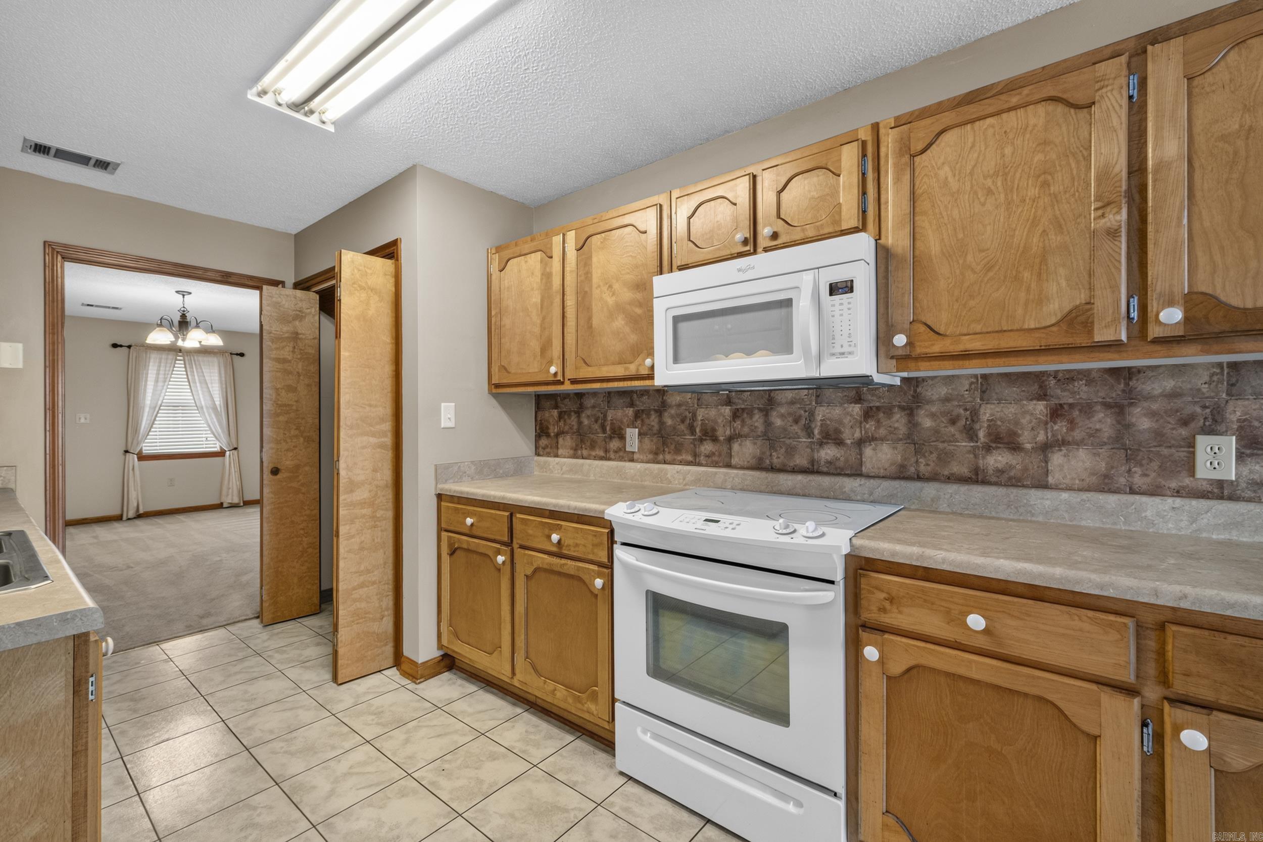 RIVER OAKS COMMONS - Residential