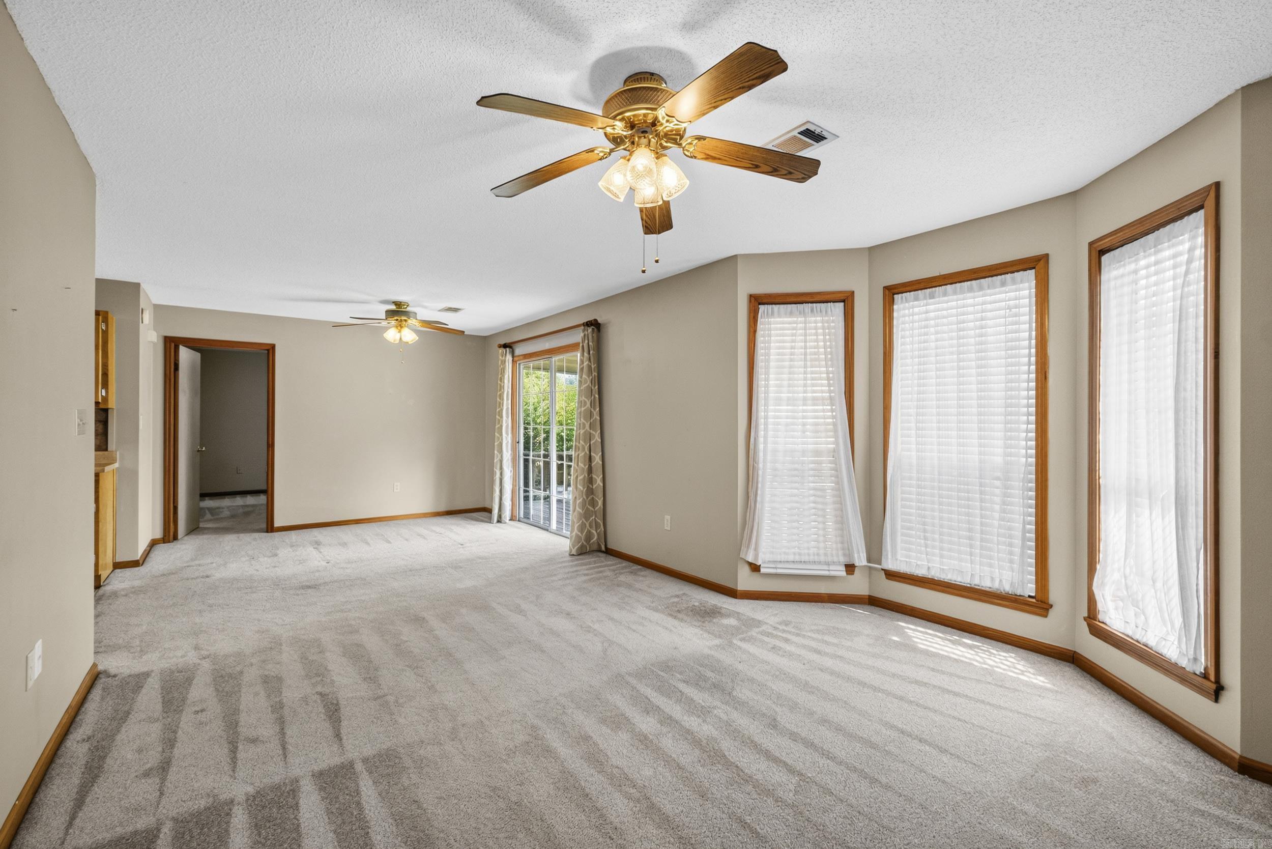 RIVER OAKS COMMONS - Residential