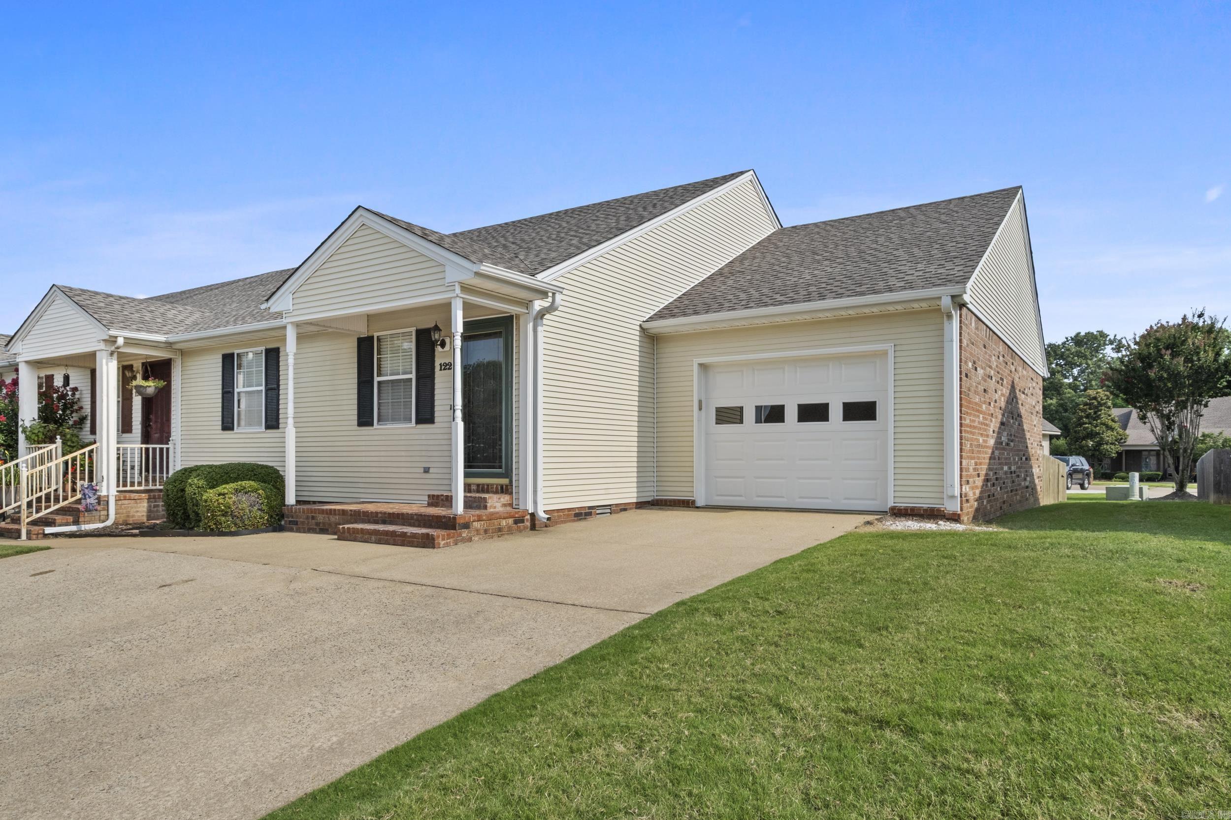 RIVER OAKS COMMONS - Residential