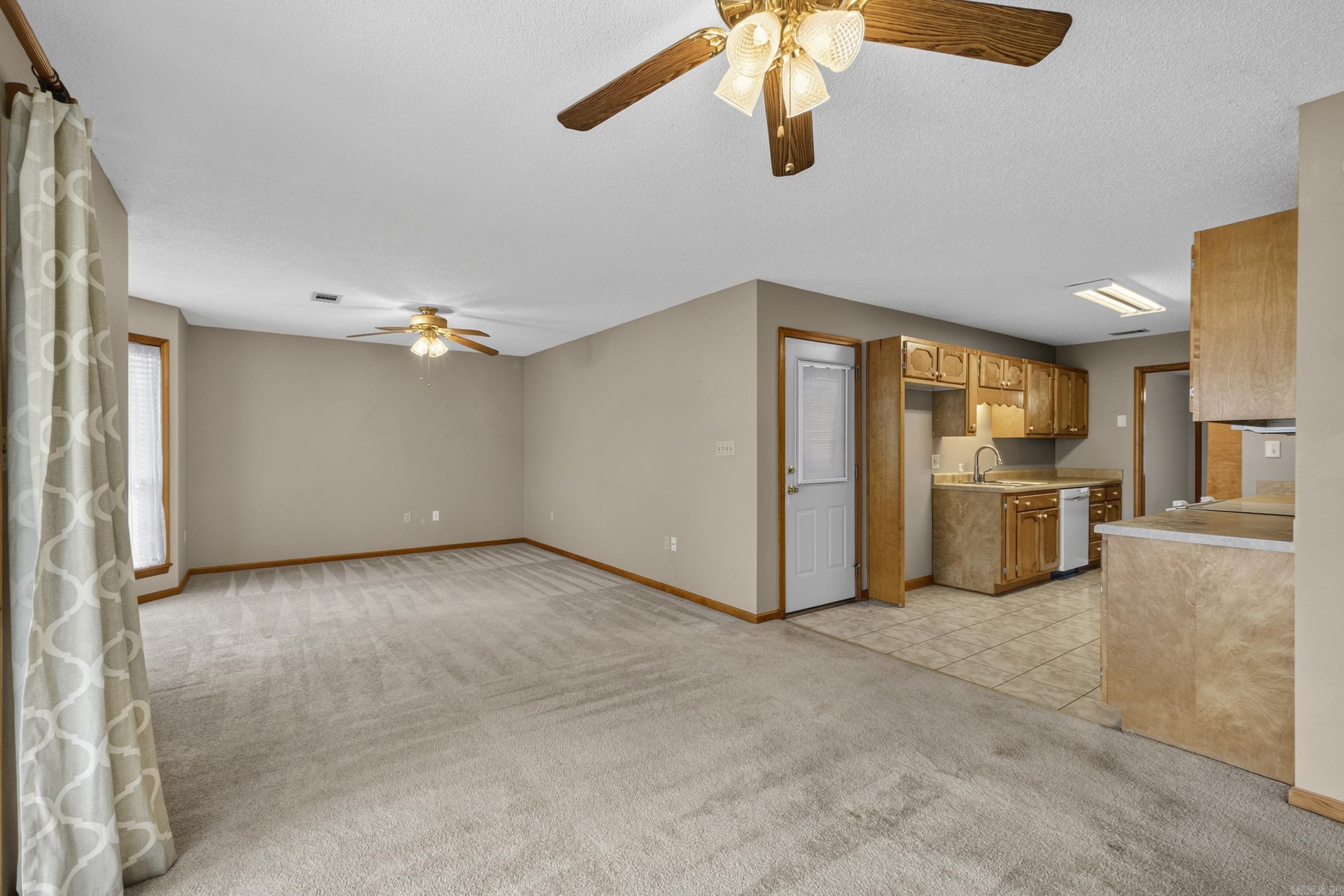 RIVER OAKS COMMONS - Residential