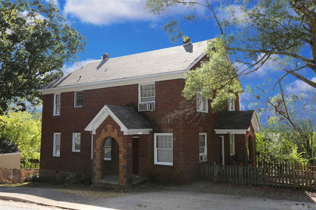 2 bdr/1.5 bath townhome/duplex is located in the Stifft Station neighborhood. Close to downtown and in the Blind and Deaf School area on Markham. Tennent pays for water.